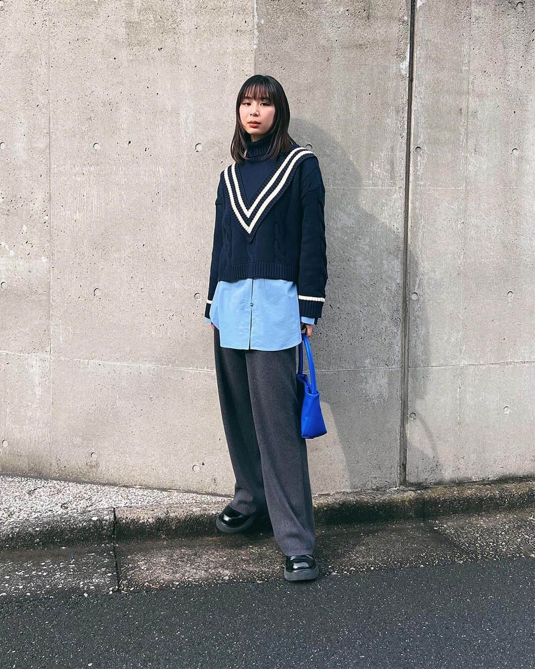 MOUSSY SNAPさんのインスタグラム写真 - (MOUSSY SNAPInstagram)「#MOUSSYSNAP @erika_mtzk 162cm SHIBUYA109店スタッフ  ・HIGH NECKED TILDEN KNIT(010FAH70-6530) 全国のMOUSSY店舗／SHEL'TTER WEBSTOREでは12月2日(金)より発売予定。  ・BACK BELT OVER SHIRT(010FAG30-7340) ・CASH TOUCH KNIT PANTS(010FAS70-5820) ・VOLUME SOLE PLAIN SHOES(010FAT52-6050) ・TINY SQUARE BAG(010FAH51-5910) 全国のMOUSSY店舗／SHEL'TTER WEBSTOREにて発売中。  #MOUSSY #MOUSSYHOLIDAYCOLLECTION」11月29日 22時08分 - moussysnap