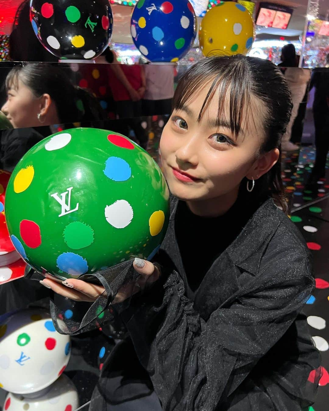 水戸由菜さんのインスタグラム写真 - (水戸由菜Instagram)「・  LOUIS VUITTON × YAYOI KUSAMA  @louisvuitton    #louisvuitton   #草間彌生」11月29日 22時19分 - yuna_3047