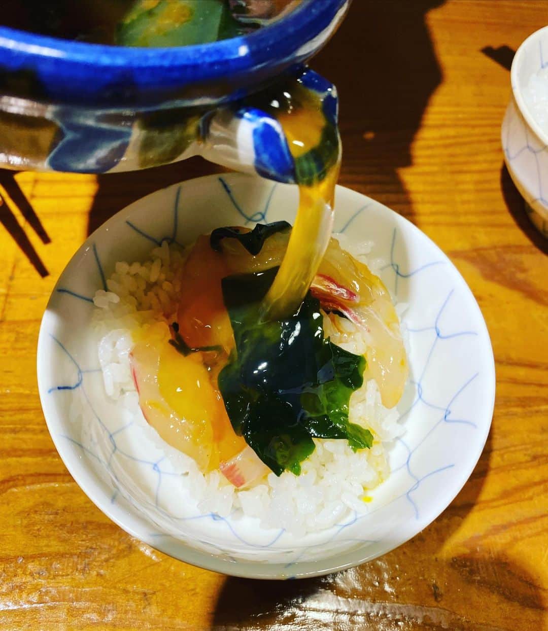 青木さやかさんのインスタグラム写真 - (青木さやかInstagram)「アンパンマン列車に乗って、 ずっと来たかった宇和島に。 カツオが美味しい！お塩で。 宇和島鯛めしとは、豪華な卵かけご飯のことでした！甘いお醤油って美味しいですよね！ #宇和島 #鯛めし」11月29日 22時22分 - sayaka___aoki
