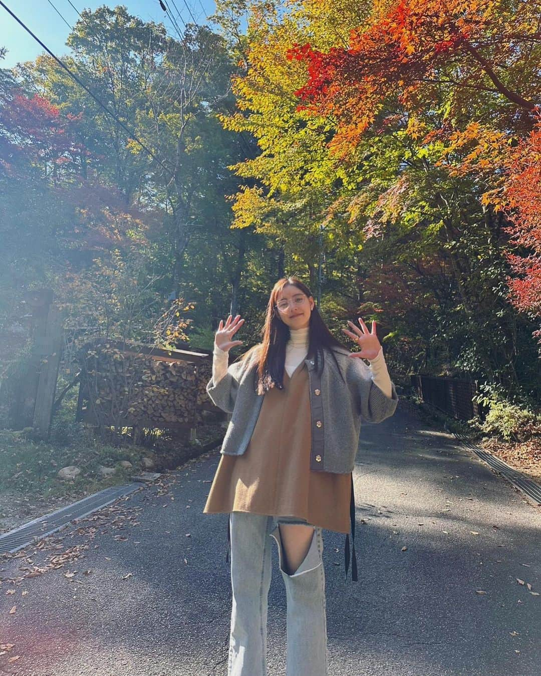 新木優子さんのインスタグラム写真 - (新木優子Instagram)「私服🍂🍠  cardigan : @blackbymoussy_official  best : @clane_official  tops : @todayful_  pants : @herin.cye  denim : @rokhofficial  shoes : @dior   余りにも寒くて途中でデニムをパンツに履き替えました🤣」11月29日 22時57分 - yuuuuukko_