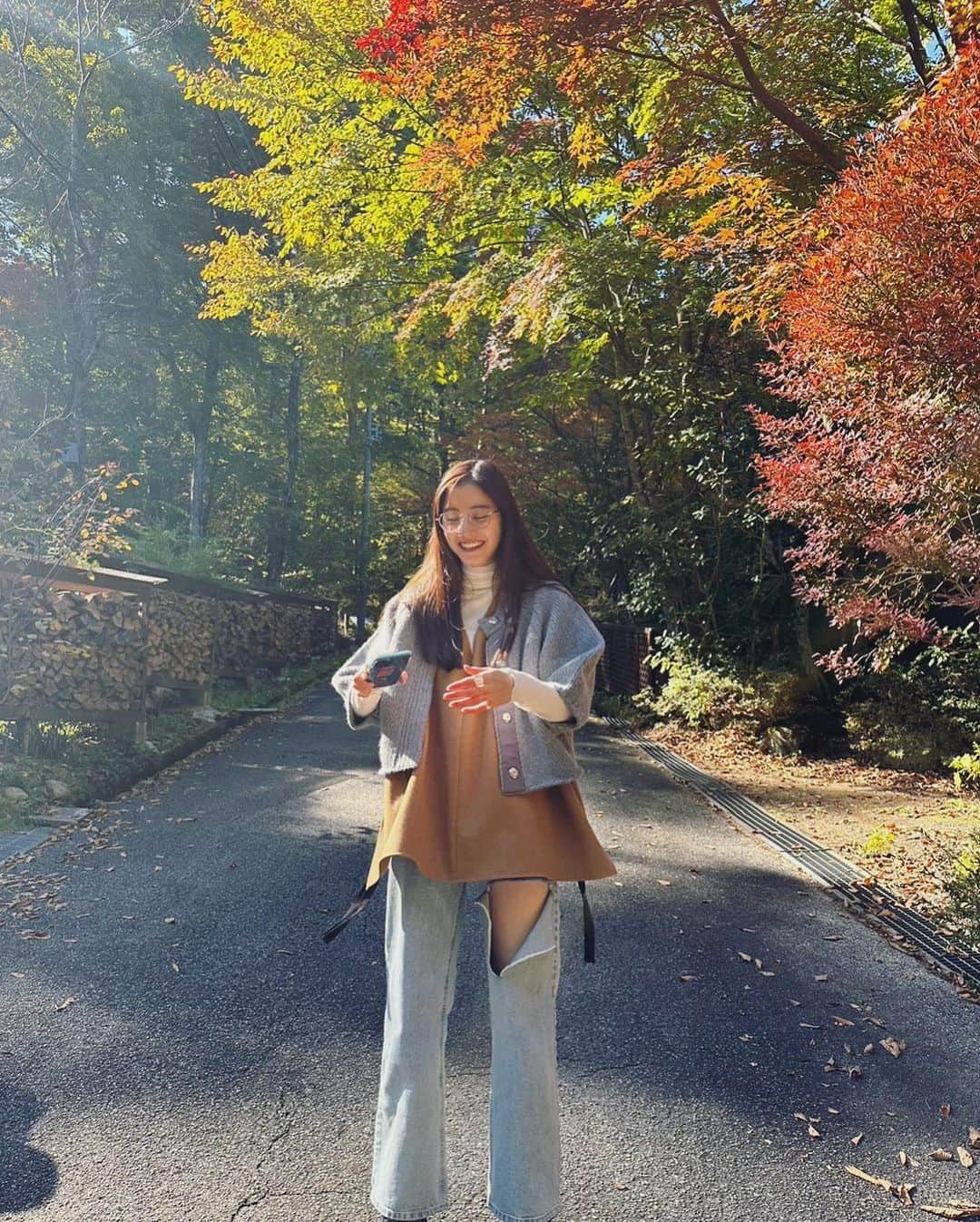 新木優子さんのインスタグラム写真 - (新木優子Instagram)「私服🍂🍠  cardigan : @blackbymoussy_official  best : @clane_official  tops : @todayful_  pants : @herin.cye  denim : @rokhofficial  shoes : @dior   余りにも寒くて途中でデニムをパンツに履き替えました🤣」11月29日 22時57分 - yuuuuukko_