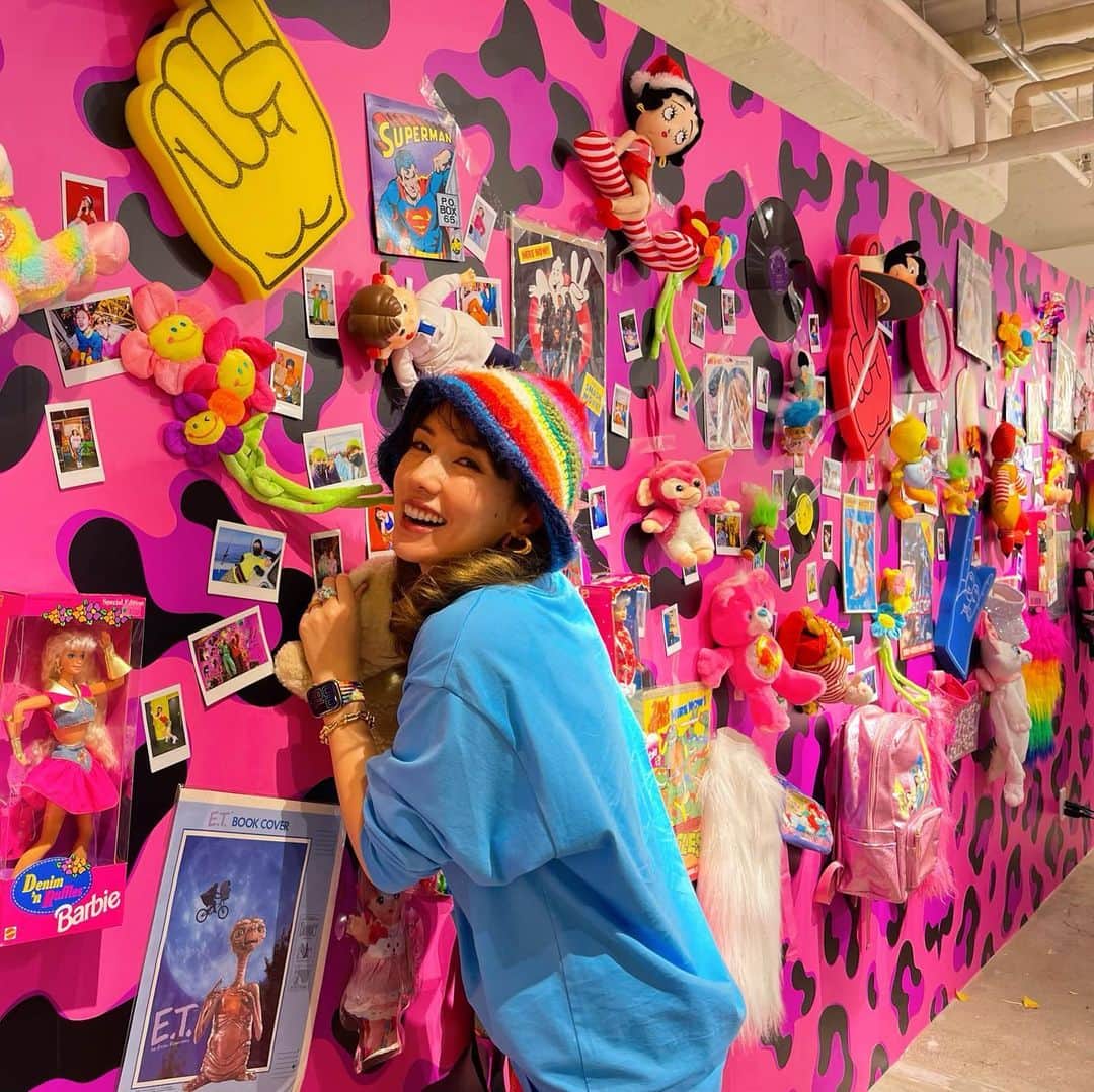 仲里依紗さんのインスタグラム写真 - (仲里依紗Instagram)「明日からラフォーレ原宿にて RE.プリブースがオープンします🌺🌈💞✨🧸⭐️🎀💎💙 念願のプリ機を作ることができて幸せハッピー🥰❣️🫶🏻🌺 ただいま仲里依紗は、絶賛裏方作業中👷🏻‍♀️⛑💨 バッタバタで進めてますが、めちゃ可愛い空間が仕上がってます〜🥹💞 まじ映え空間😂🫶🏻💙💙💙 12月1日から12月11日までラフォーレ原宿5階で開催してるから みんなプリ撮りにきてね〜🌺😘🫶🏻GAL✨  #ラフォーレ原宿 @laforet_h」11月30日 16時22分 - riisa1018naka