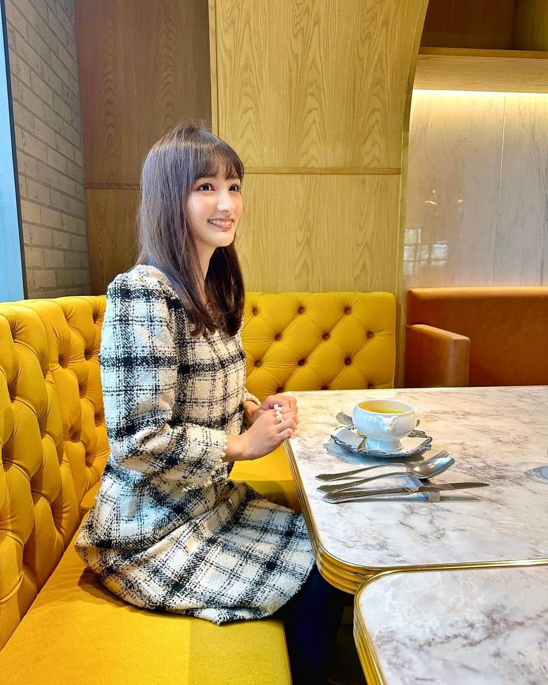 加藤瑠美さんのインスタグラム写真 - (加藤瑠美Instagram)「お友達とランチ🫖🍽🧈🥐  @tocco_closet のツイードワンピが可愛くて🥹 袖口やポケットにパールもあしらわれていて とっても高見えするのになんと¥6,600とプチプラ🫧 toccoのお洋服はトレンドを押さえていて可愛いのに お手頃な価格のものが多くて好き🤍 リングは先日popupでお迎えした @stellarhollywood の バブルパールボリュームリングを🫧 ボリュームのあるリングって持っていなかったのだけど ひとつで存在感抜群で可愛すぎる🤭  #coordinate#ootd#Japanese#japanesegirl#instafashion#rubi_fashion#ladydior#新米ママ#東京ママ#오오티디#아웃핏#年子ママ#東京ママ#男の子ママ#女の子ママ#年子育児#年子ママ#年子兄妹#プチプラ#ツイードワンピース#ツイード#toccocloset」11月30日 17時50分 - katorubi