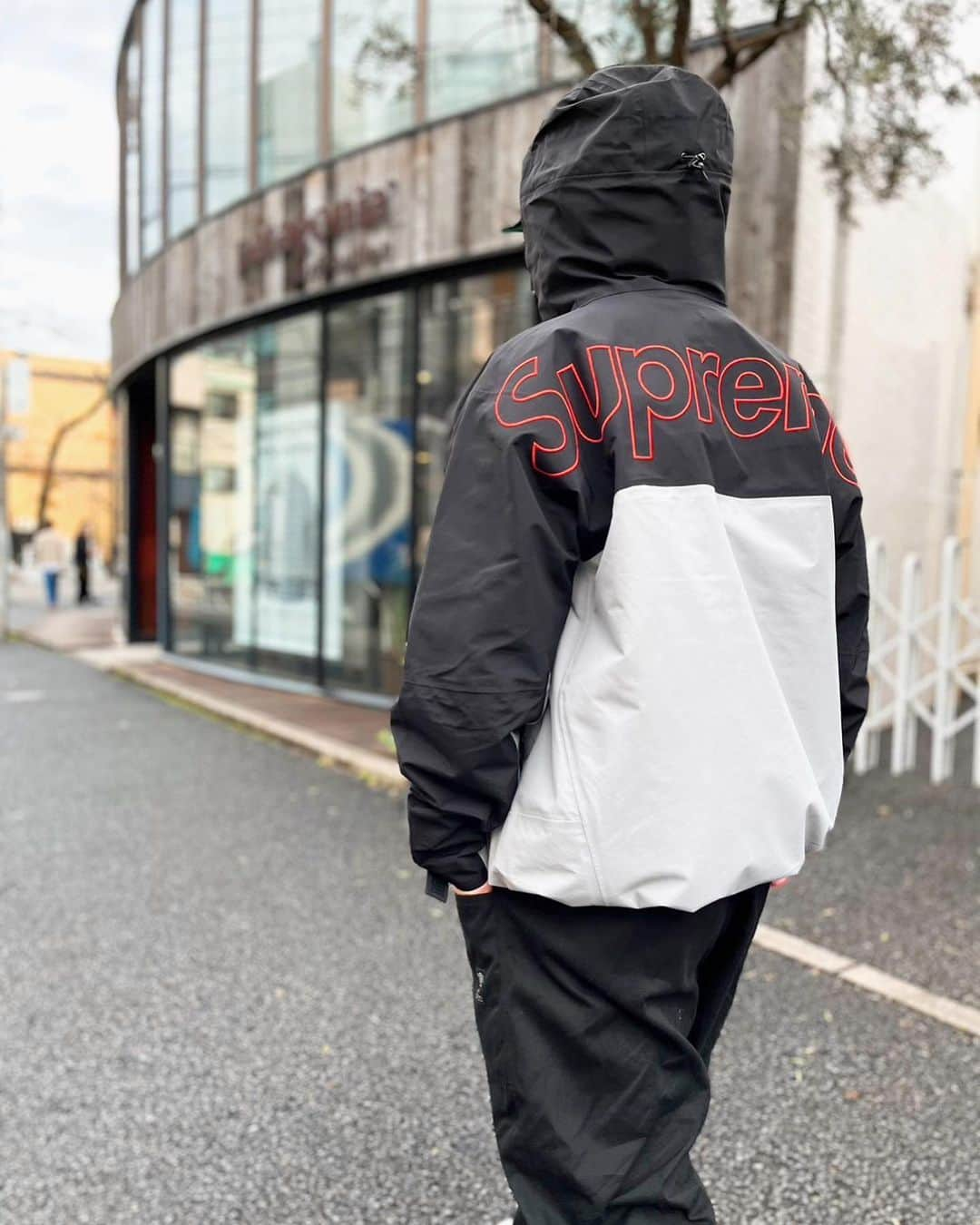 fools_judge_streetさんのインスタグラム写真 - (fools_judge_streetInstagram)「SUPREME ×The North Face 22AW Taped Seam Shell Jacket  SUPREME ×The North Face×CASIO 22AW G-Shock DW-6900 Watch  商品をタップすると、 オンラインストア商品ページにアクセスできます。 ※その他ご不明点は店頭または、 DMまでお問い合わせください。  如有任何疑问，请在instagram上留言。 欢迎浏览我们的网上商店以及光临我们在原宿的实体店。  For inquiries, please message us on instagram. Please confirm our online store. Thank you.  #SUPREME#シュプリーム#THENORTHFACE#CASIO #カシオ #Gショック#GSHOCK#NORTHFACE#supremeforsale#supremenyc#supremenewyork#supreme4sale#supremenorthface#thenorthface #ノースフェイス」11月30日 18時20分 - fools_judge_street