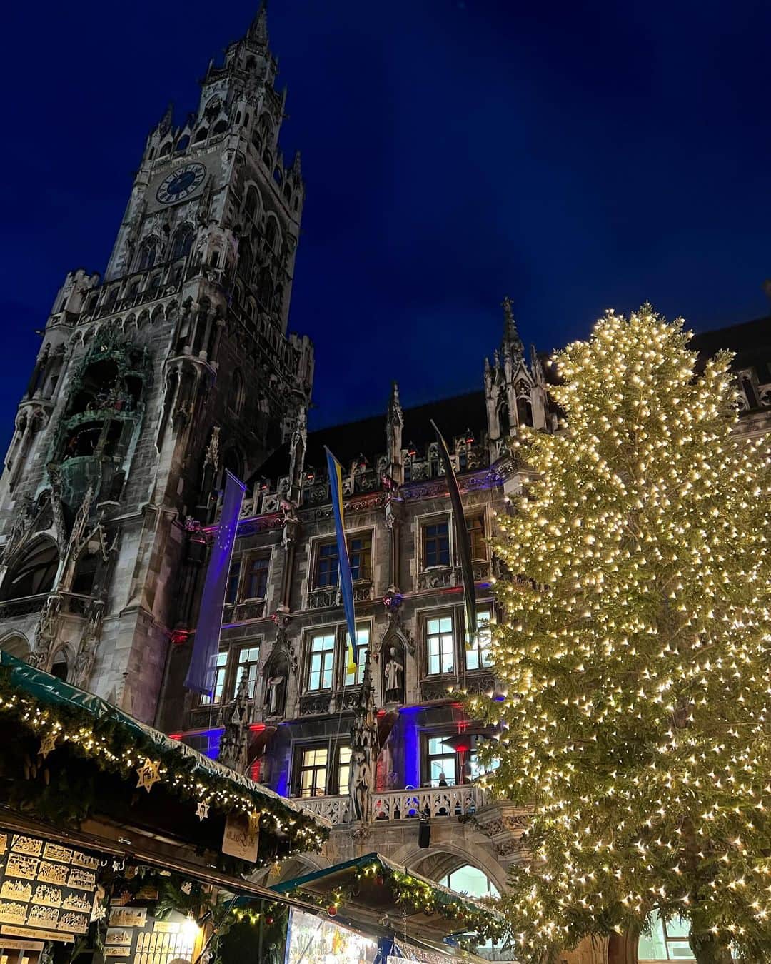 東野佑美さんのインスタグラム写真 - (東野佑美Instagram)「📍Munich, Germany🇩🇪 先週からまたヨーロッパに来ています✈️ 約３ヶ月ぶりの欧州旅。♡  今回は北欧をメインに周遊する予定。 スイスから始まってドイツにいるよ🍻 クリスマスムードで可愛い🥹  #ヨーロッパ周遊 #海外旅行 #クリスマス旅行 #ドイツ #クリスマスマーケット」11月30日 18時53分 - yumi.higashino