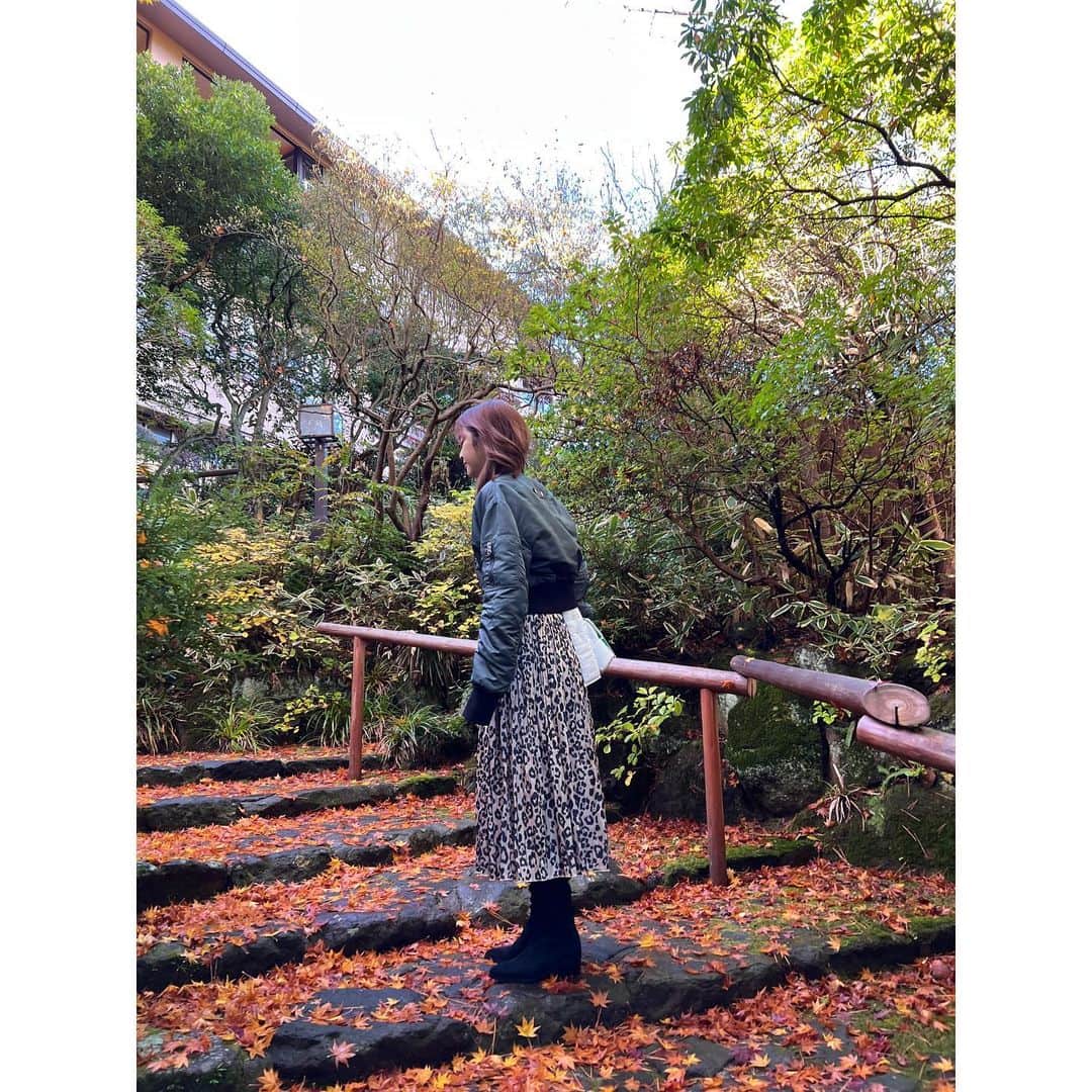 久代萌美さんのインスタグラム写真 - (久代萌美Instagram)「☺︎ あすは、キスブサ年間アワード三週連続の、ニ夜目に出ております📺  #紅葉🍁」11月30日 22時12分 - kushiro_moemi