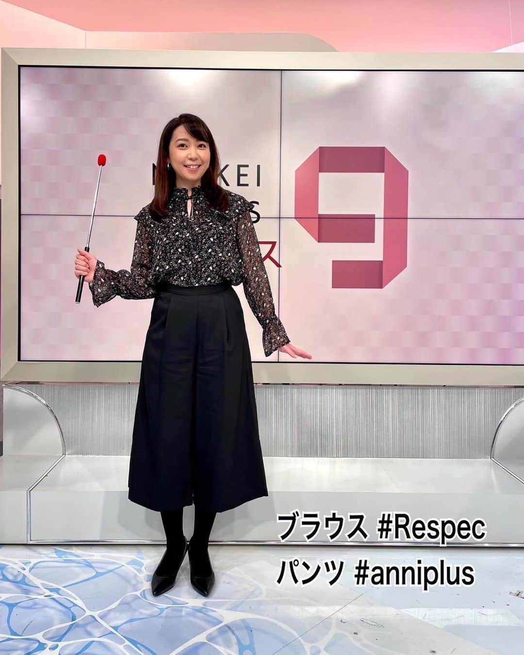 須黒清華さんのインスタグラム写真 - (須黒清華Instagram)「さて… アップし忘れていた「日経ニュースプラス9」の衣装を一気に投稿しちゃいますっ💁‍♀️ マメではない私のために、スタイリストさんが衣装ロゴを写真に入れてくれました🤣😂💦  さて今日で11月も終わり。 あっという間に12月突入ですね！ 皆さん、しわす(師走)れたことはないですか？😋  あ、昨日の岸本キャスターの言葉、使っちゃいましたー✨  衣装 #arobe #anayi #respec #anniplus #soeju  #日経ニュースプラス9  #師走」11月30日 22時20分 - sayaka_suguro
