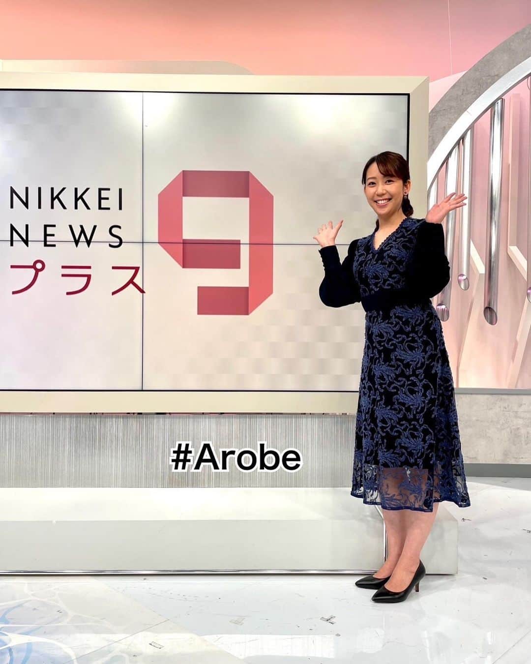須黒清華さんのインスタグラム写真 - (須黒清華Instagram)「さて… アップし忘れていた「日経ニュースプラス9」の衣装を一気に投稿しちゃいますっ💁‍♀️ マメではない私のために、スタイリストさんが衣装ロゴを写真に入れてくれました🤣😂💦  さて今日で11月も終わり。 あっという間に12月突入ですね！ 皆さん、しわす(師走)れたことはないですか？😋  あ、昨日の岸本キャスターの言葉、使っちゃいましたー✨  衣装 #arobe #anayi #respec #anniplus #soeju  #日経ニュースプラス9  #師走」11月30日 22時20分 - sayaka_suguro