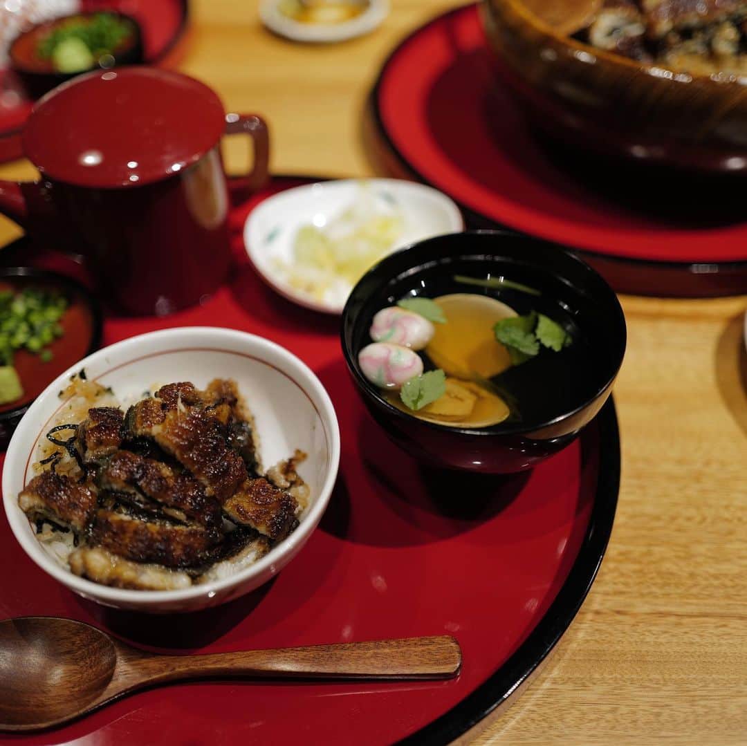 中川珠里さんのインスタグラム写真 - (中川珠里Instagram)「.  11月、一瞬でした🌪️  先週から年末にかけて色々な事の調整期間です。 大そうじも少しずつ取り掛かっています🙌🏾  写真は月初の名古屋。 名古屋で食べるひつまぶしは格別❤️‍🔥❤️‍🔥 うな富士美味しかった~」11月30日 22時25分 - juri1104