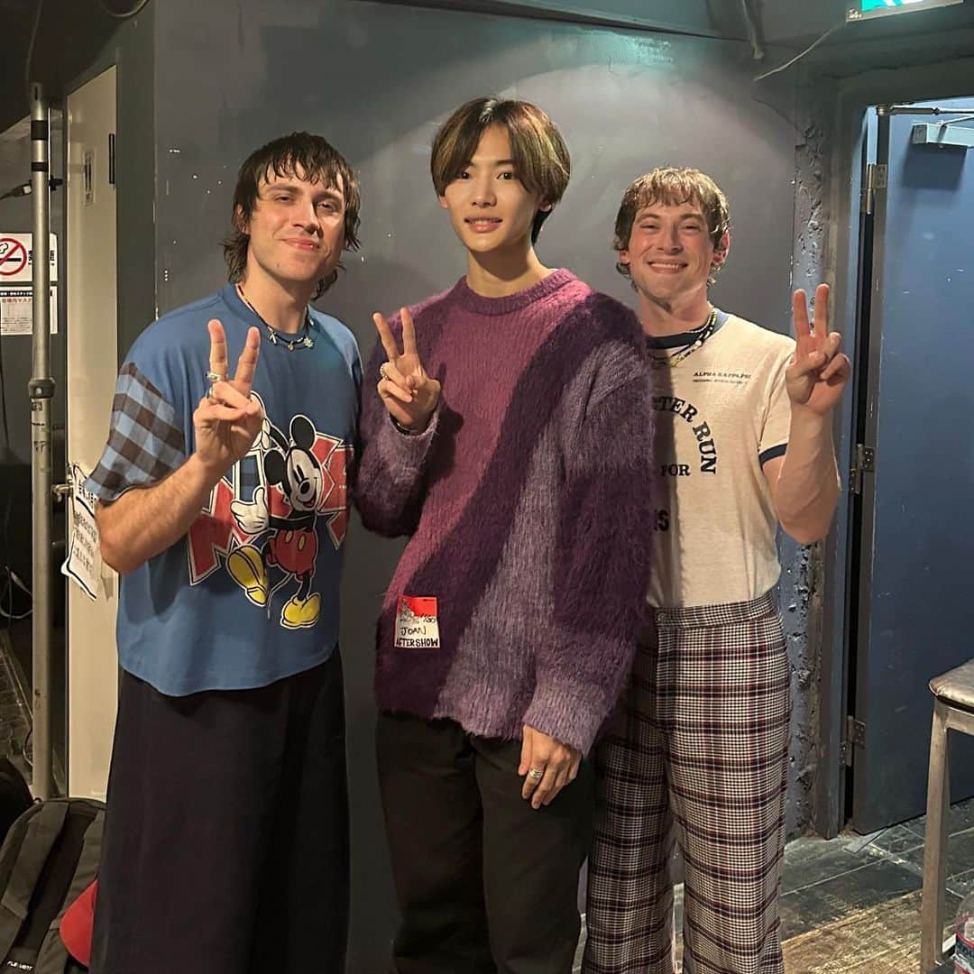 NOA（ノア）さんのインスタグラム写真 - (NOA（ノア）Instagram)「IT WAS SUCH A PLEASURE TO MEET YOU GUYS💜IT WAS AN AMAZING SHOW AND I CAN’T WAIT TO WORK ON NEW THING TOGETHER…😵still can’t believe that I met you guys haha 嬉しすぎて顔がファンすぎるww so goodをカバーしてから一年以内に会える日が来るとは、、  @songsbyjoan」11月30日 22時37分 - n_o_a_3_