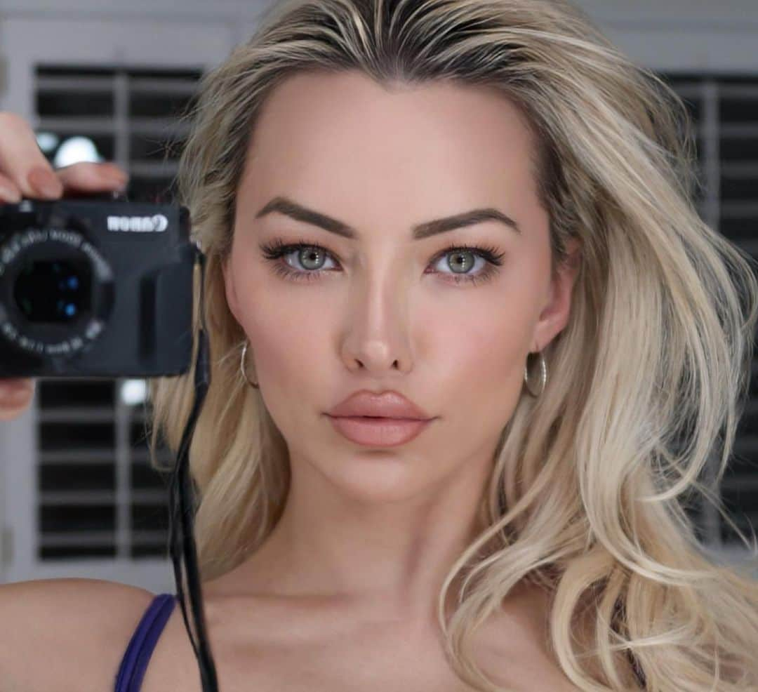 リンジー・ペラスさんのインスタグラム写真 - (リンジー・ペラスInstagram)「good morning 👄」12月1日 3時56分 - lindseypelas