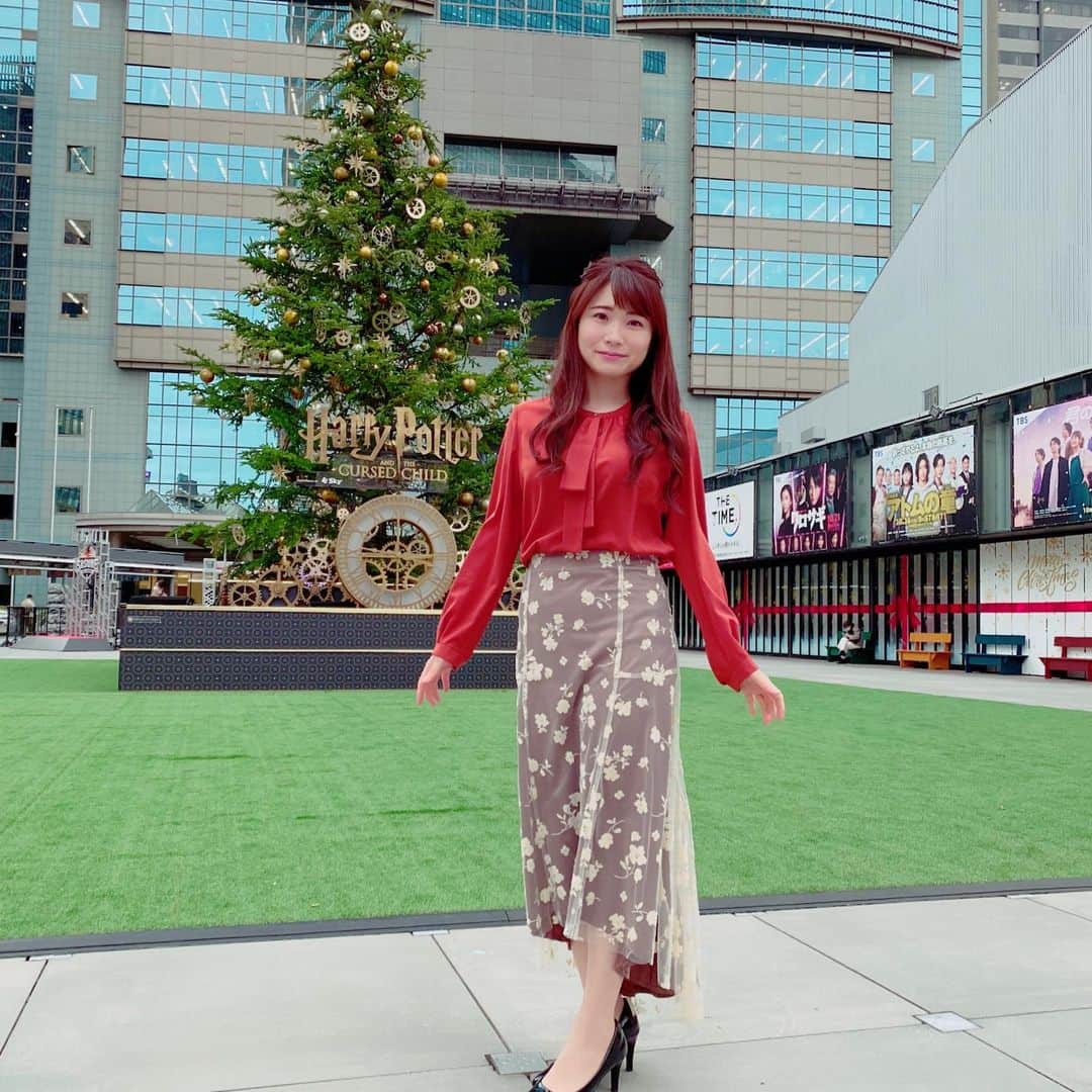 國本未華さんのインスタグラム写真 - (國本未華Instagram)「赤坂サカスのクリスマスツリー綺麗ですよ！ 毎日16時30分に点灯します💡  #衣装  コート #liesse スカート #duras」12月1日 11時29分 - kunimoto_mika
