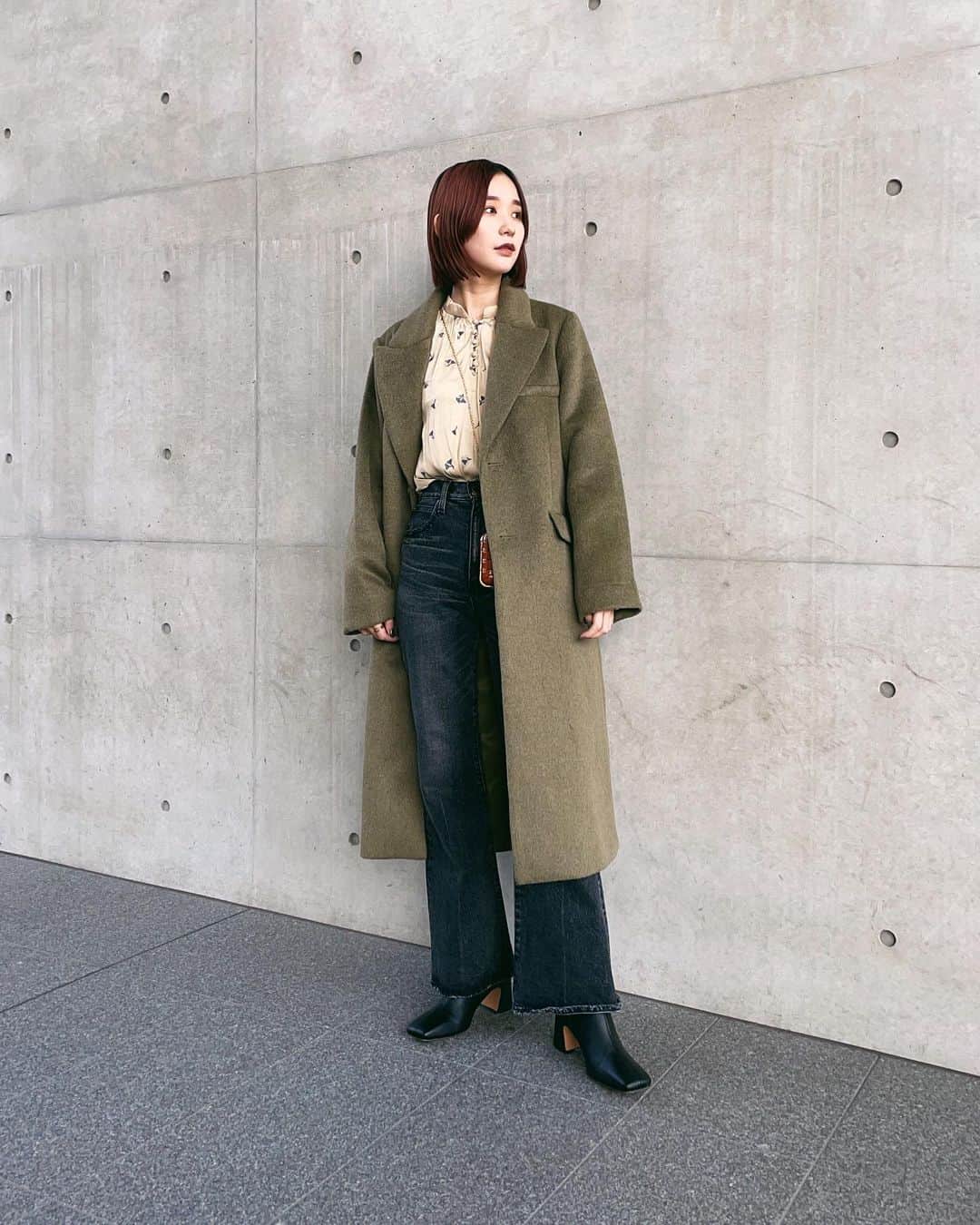 MOUSSY SNAPさんのインスタグラム写真 - (MOUSSY SNAPInstagram)「#MOUSSYSNAP @re_ka622 162cm  ・CURVE SLEEVE LONG COAT(010FAH30-5620) ・EMBROIDERY BLOUSE(010FAW30-7410) ・MVS BLACK FLARE(010FSA12-1270) ・BOX CLUTCH CHAIN BAG(010FA751-6340) ・COMFORT SQUARE TOE BOOTS(010FA252-6130) 全国のMOUSSY店舗／SHEL'TTER WEBSTOREにて発売中。  #MOUSSY  #MOUSSYJEANS  #MVSJEANS  #MOUSSYHOLIDAYCOLLECTION」12月1日 12時01分 - moussysnap