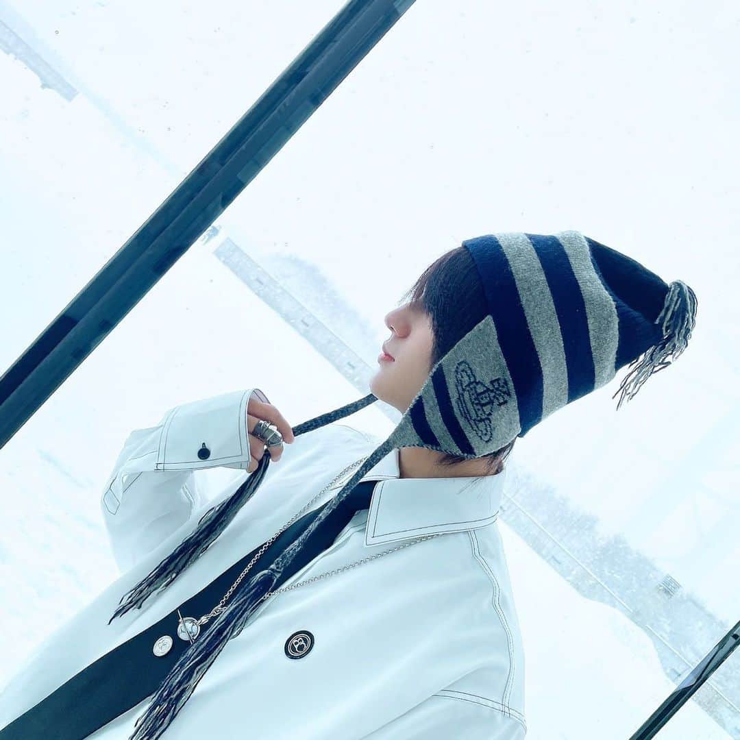 荒木飛羽さんのインスタグラム写真 - (荒木飛羽Instagram)「修学旅行で北海道に来ています‪𓂃 𓈒𓏸◌‬ 雪が綺麗です⋆⸜♡⸝‍⋆ FirstLove初恋の撮影も北海道ロケをたくさんしたので思い出します( ˶'-'˶)」12月1日 16時10分 - towa_araki_
