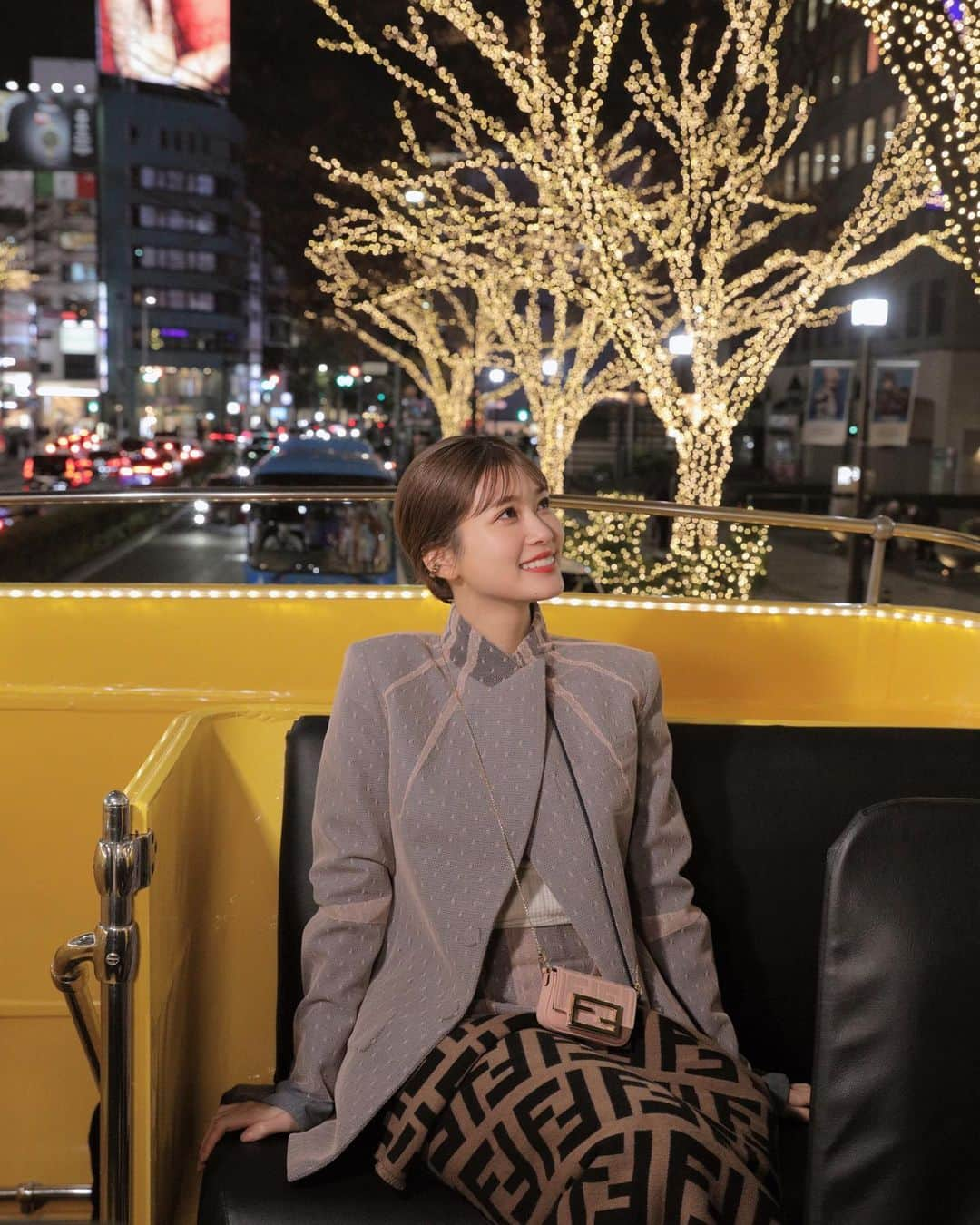 生見愛瑠さんのインスタグラム写真 - (生見愛瑠Instagram)「OMOTESANDO FENDI ILLUMINATION 2022 点灯式に参加させて頂きました💫 本当に綺麗で感動しました〜、、  @fendi #FendiHoliday」12月1日 20時20分 - meru_nukumi