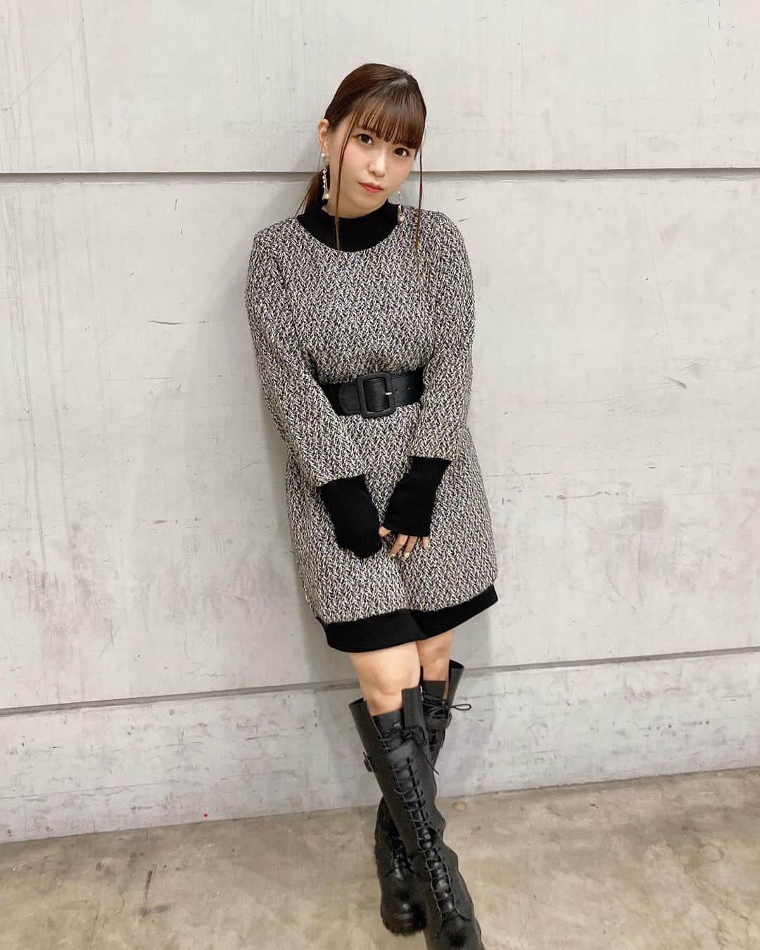 亜咲花さんのインスタグラム写真 - (亜咲花Instagram)「みんなこういうのが好きなんでしょ？👋🏻👋🏻👋🏻👋🏻  #ロングブーツは衣装のやつです #思ってたより似合う」12月1日 22時11分 - asaka_official