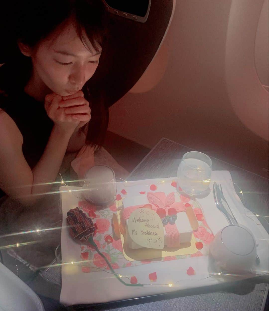 吉岡里帆さんのインスタグラム写真 - (吉岡里帆Instagram)「🎂✈️  シンガポールエアラインさんから、 ウェルカムサプライズして頂きました❤︎ コロナ以降、久しぶりの海外。  #singaporeairlines」12月2日 11時09分 - riho_yoshioka