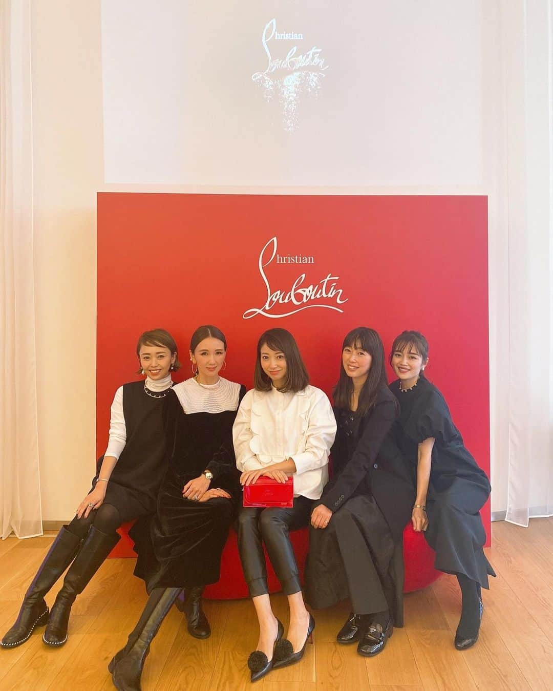 奥田順子さんのインスタグラム写真 - (奥田順子Instagram)「日本初となる　@louboutinbeauty × @wosakahotel とのコラボレーション"ルージュルブタン" アフタヌーンティーへ🌹 久しぶりのヒールを履いて行ってきました👠  ルージュルブタンの世界観がとっても素敵で、赤い唇のソファーは、まさにフォトスポット！  アフタヌーンティーは、可愛いのに美味しくて🍸❤️  2023年1月31日（火）までです。  #クリスチャンルブタンビューティ#CHRISTIANLOUBOUTINBEAUTY#W大阪#ルージュルブタン#アフタヌーンティー#大阪アフタヌーン#ルージュルブタンアフタヌーンティー」12月2日 12時14分 - okuda_junko