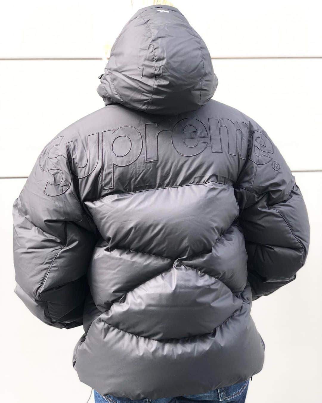 fools_judge_streetさんのインスタグラム写真 - (fools_judge_streetInstagram)「SUPREME  ×The North Face 22AW 800-Fill Half Zip Hooded Pullover  22SS Fat Tip Jacquard Denim Sling Bag  サイズ　L モデル　164cm  プロフィール欄より、 オンラインストア商品ページにアクセスできます。 ※その他ご不明点は店頭または、 DMまでお問い合わせください。  如有任何疑问，请在instagram上留言。 欢迎浏览我们的网上商店以及光临我们在原宿的实体店。  For inquiries, please message us on instagram. Please confirm our online store. Thank you.  #supreme #supremeforsale #supremenyc #supremenewyork #supreme4sale #シュプリーム #supremenorthface」12月2日 15時25分 - fools_judge_street