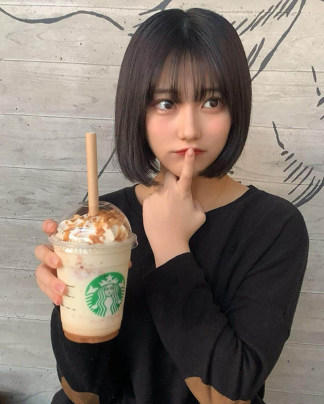 田中美久さんのインスタグラム写真 - (田中美久Instagram)「☕︎  #寒くなってきたね #でも冷たいのも飲むよ #フードはだいたい最近これ #スターバックス　 #おいしい #毎回新作必ず飲む」12月2日 17時51分 - mikumonmon_48