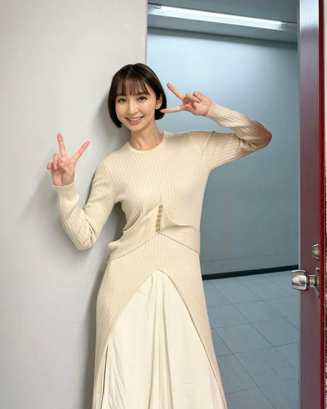 篠田麻里子さんのインスタグラム写真 - (篠田麻里子Instagram)「収録終わり📺 私服は毎年めっちゃ着てるニットワンピ☺️  お気に入り🥺  #ootd #marikoday」12月2日 18時25分 - shinodamariko3