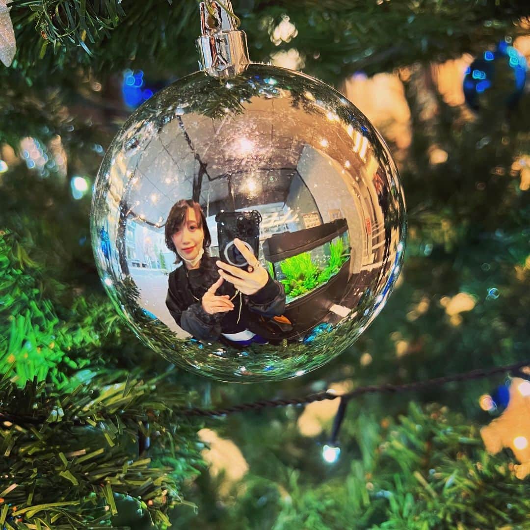 加藤里保菜さんのインスタグラム写真 - (加藤里保菜Instagram)「こんなんどうやっても可愛くならないだろ😅💦  #クリスマス #クリスマスツリー #オーナメント #Xmas #christmastree」12月2日 20時35分 - rihonyan103