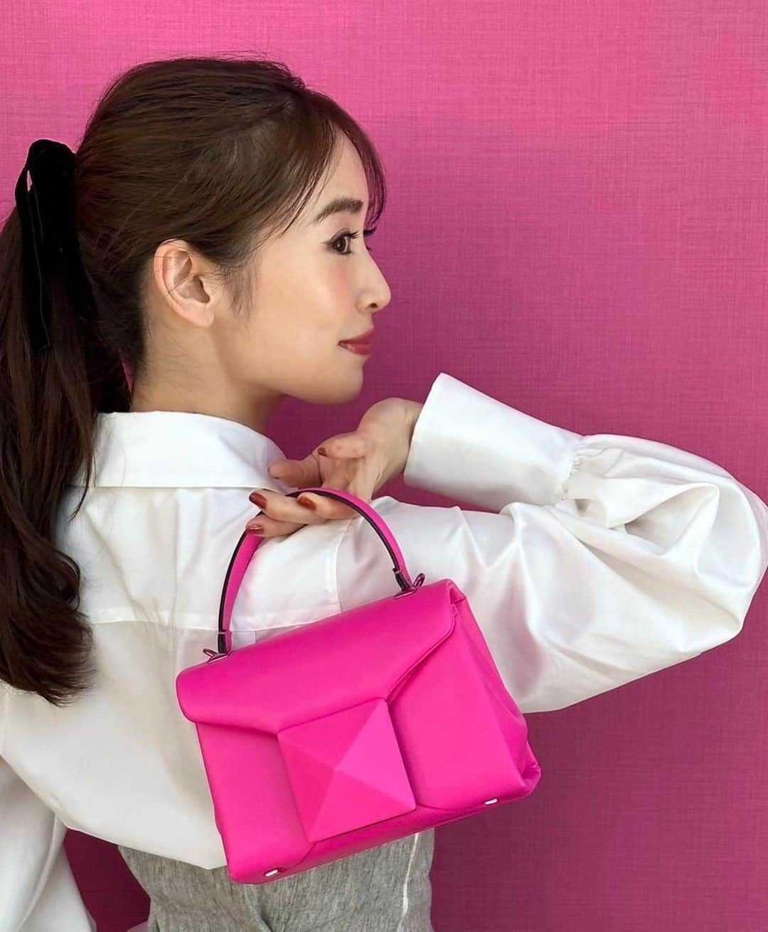 泉里香さんのインスタグラム写真 - (泉里香Instagram)「#PINK !!  thank you @maisonvalentino #onestudbag」12月2日 20時45分 - rika_izumi_