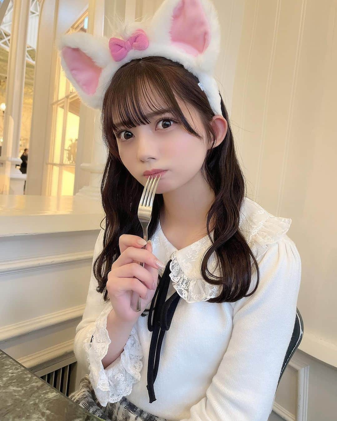 愛瀬ひなさんのインスタグラム写真 - (愛瀬ひなInstagram)「・ 念願のマリーちゃんなれました🎀 かわい？？ ・ この間ままとディズニーいけて幸せないちにちだった 👶🏻‪‪❤︎‬‪‪❤︎‬」12月2日 20時49分 - _hinakanzaki