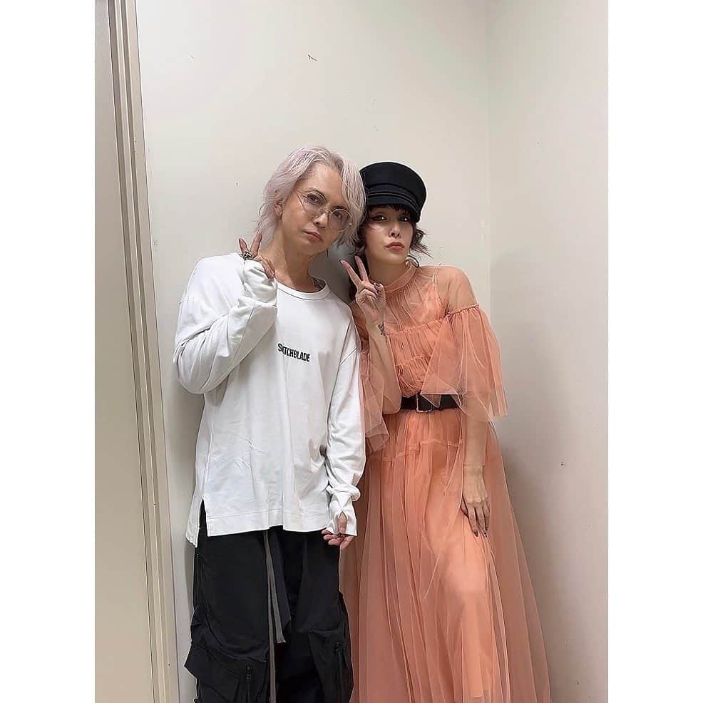 中島美嘉さんのインスタグラム写真 - (中島美嘉Instagram)「. 最高楽しかった！ ジェジュンの ファンの皆様は 本当にあたたかい！ そして 豪華メンバーに 加えていただけて 光栄でした！ また呼んでねー！笑  #ジェジュン #Follinbow  #ツアー #代々木第一体育館 #SUGIZO #HYDE @justineclenquet」12月2日 23時31分 - mikanakashima_official