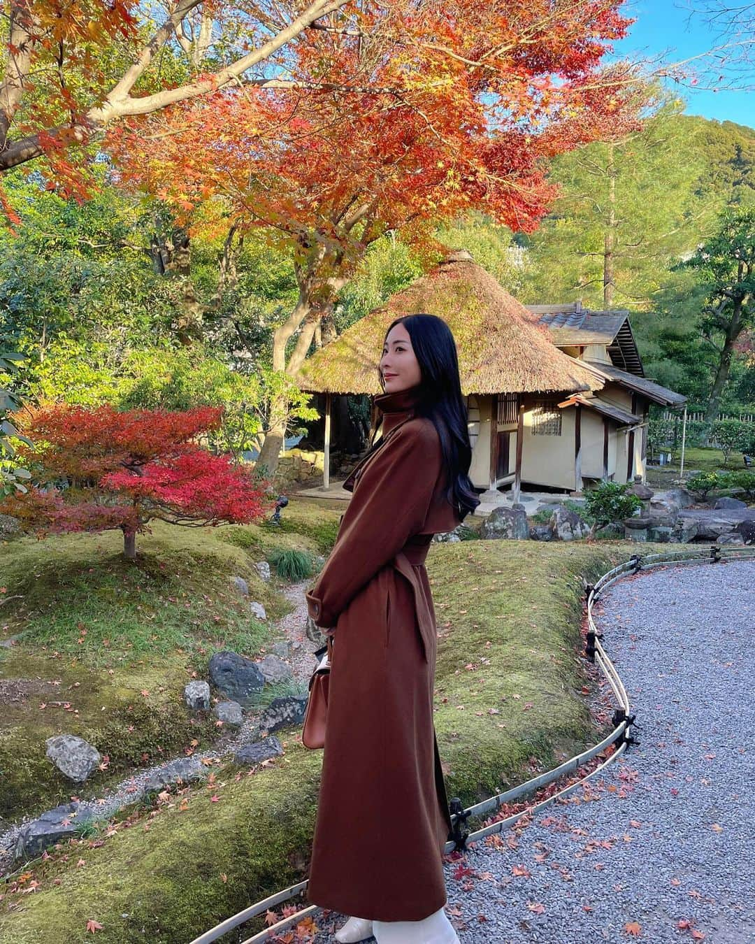 南真琴さんのインスタグラム写真 - (南真琴Instagram)「. 毎年恒例京都旅行🍁 今年は父も一緒にこれて嬉しい😊💓 秋色コートいい感じ！  #model#gravure#racequeen#gridgirls #时装#自拍#照片#粉我#팔로우환영#팔로우미#셀카그램#란제리#レースクイーン#portrait#shooting#モデル#ファッション#京都観光#高台寺#京都#ビジョビ」12月2日 23時49分 - makoto666_