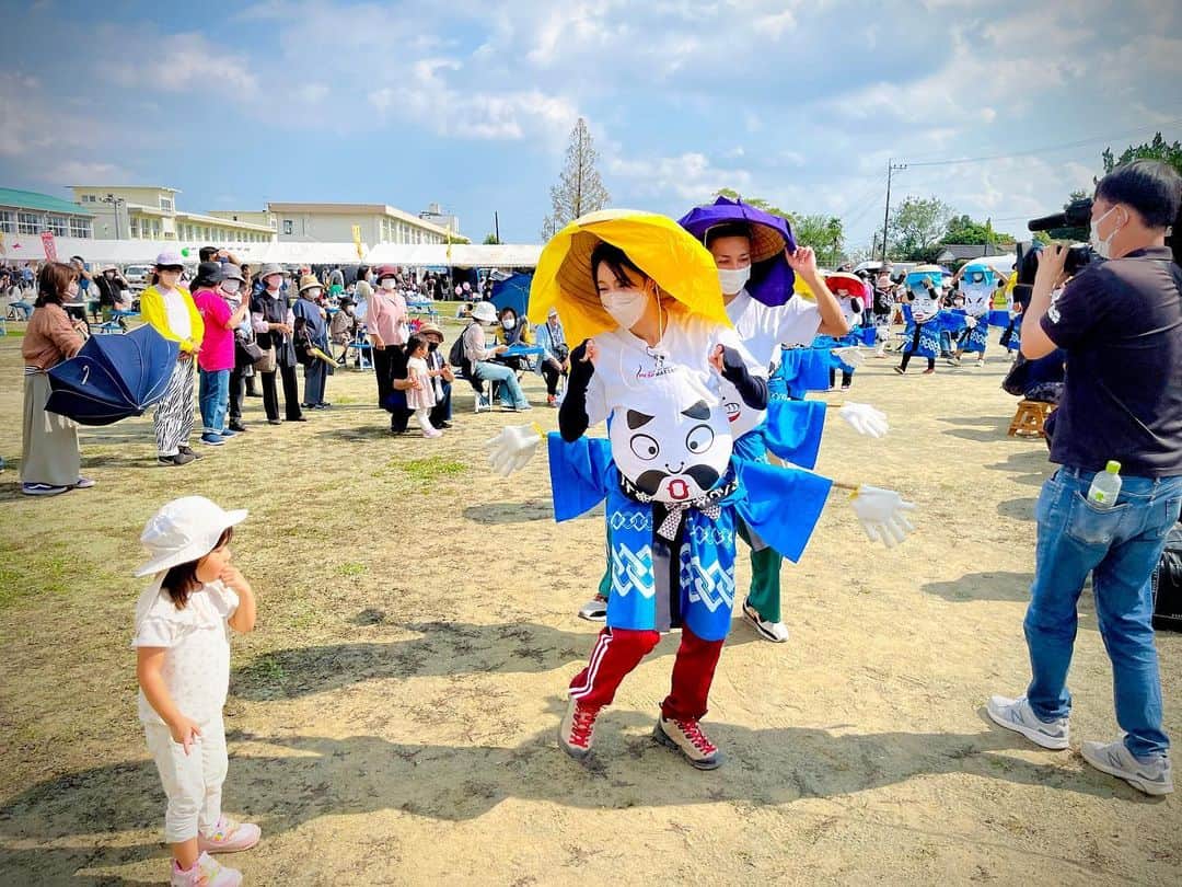 酒井瞳さんのインスタグラム写真 - (酒井瞳Instagram)「#宮崎 の珍しいお祭り #へそ祭り  楽しかったなぁ😆‼️  ここでしか味わえない楽しさって大事だよね🤭  また来たい、また会いたい  そういうの沢山見つけていきたい😁  それにしてもへそ相撲のチャンピオン強すぎる。。。  悔しー🤣‼️  いくつになっても全力プレー✊‼️  #宮崎 #西都 #祭 #珍祭 #よかばん #へそ踊り #子供の視線 #気にしない」12月3日 13時16分 - s.sakaihitomi