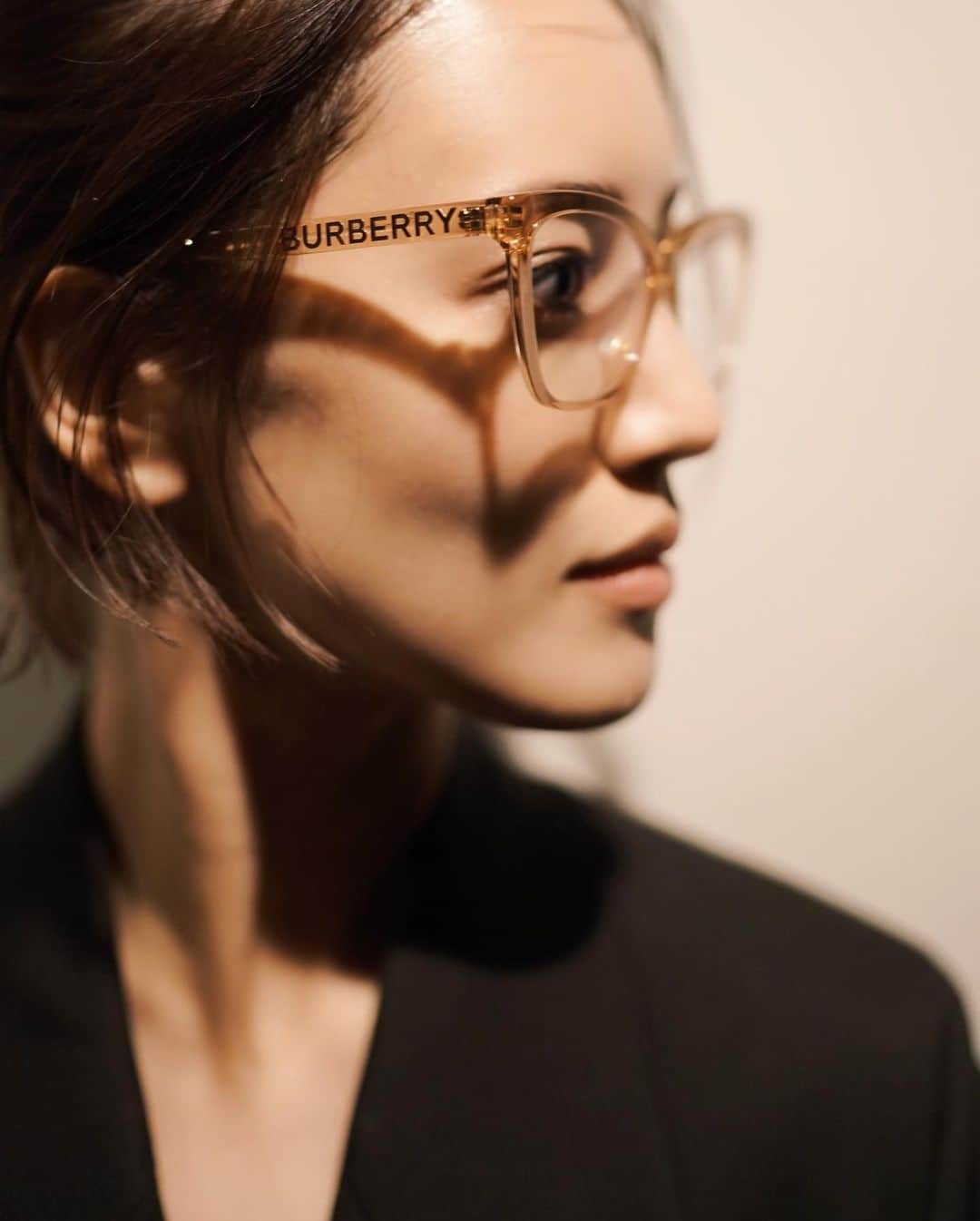 藤井夏恋さんのインスタグラム写真 - (藤井夏恋Instagram)「New  Burberry Eyewear.  抜け感のあるフレームデザインがお気に入り。  @burberry  @essilorluxottica  #burberryeyewear #burberry  #Ad」12月3日 17時55分 - fujiikaren_official