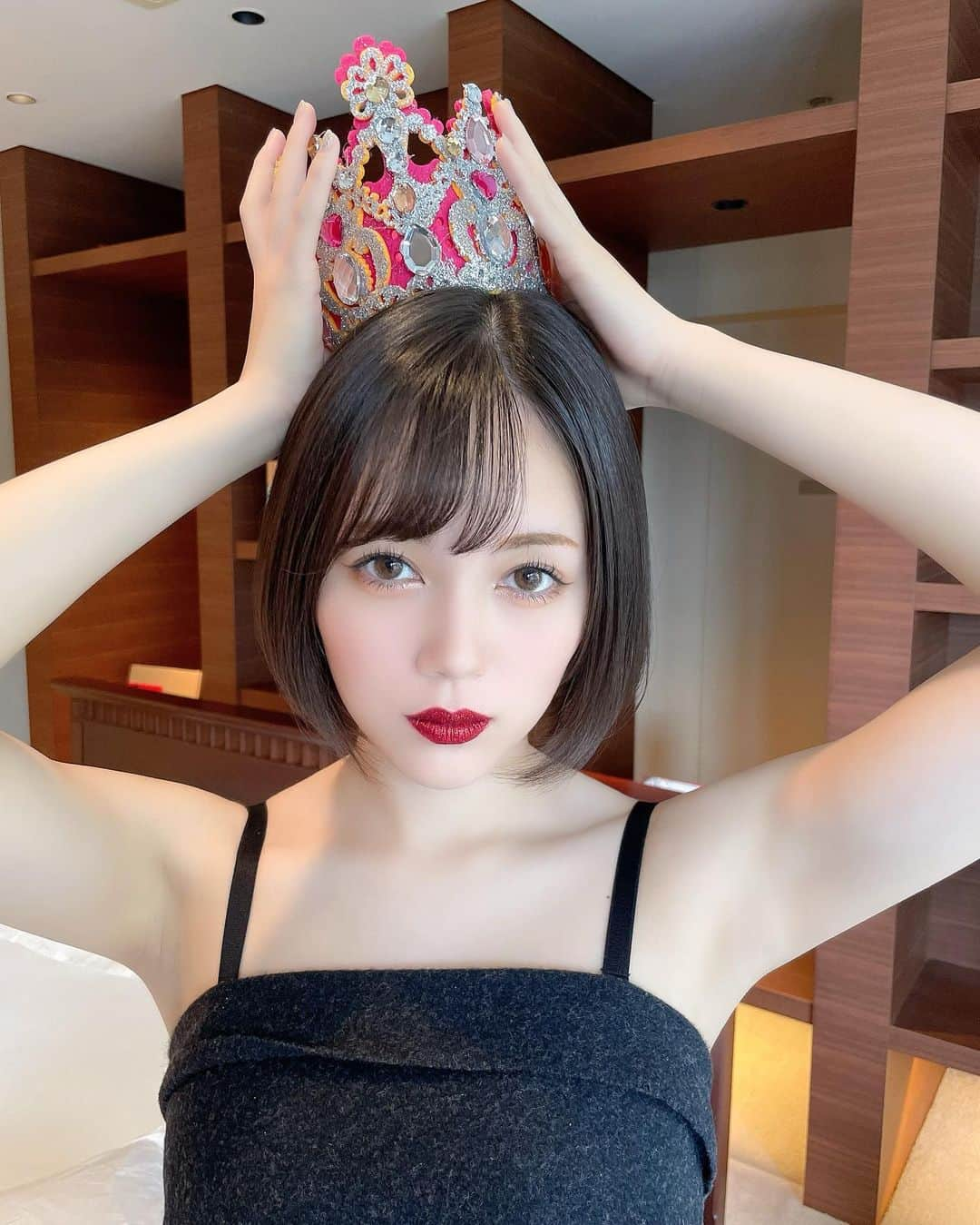 涼森れむさんのインスタグラム写真 - (涼森れむInstagram)「. 25歳になりました🎂 沢山のおめでとう嬉しいです😭❤️ おめでとうDMもちゃんと見てます🙇‍♂️ ありがとうございます🫶 . 25歳も自分らしくマイペースに頑張っていくので、これからも宜しくお願いします🙇‍♂️❤️」12月3日 19時11分 - remu19971203