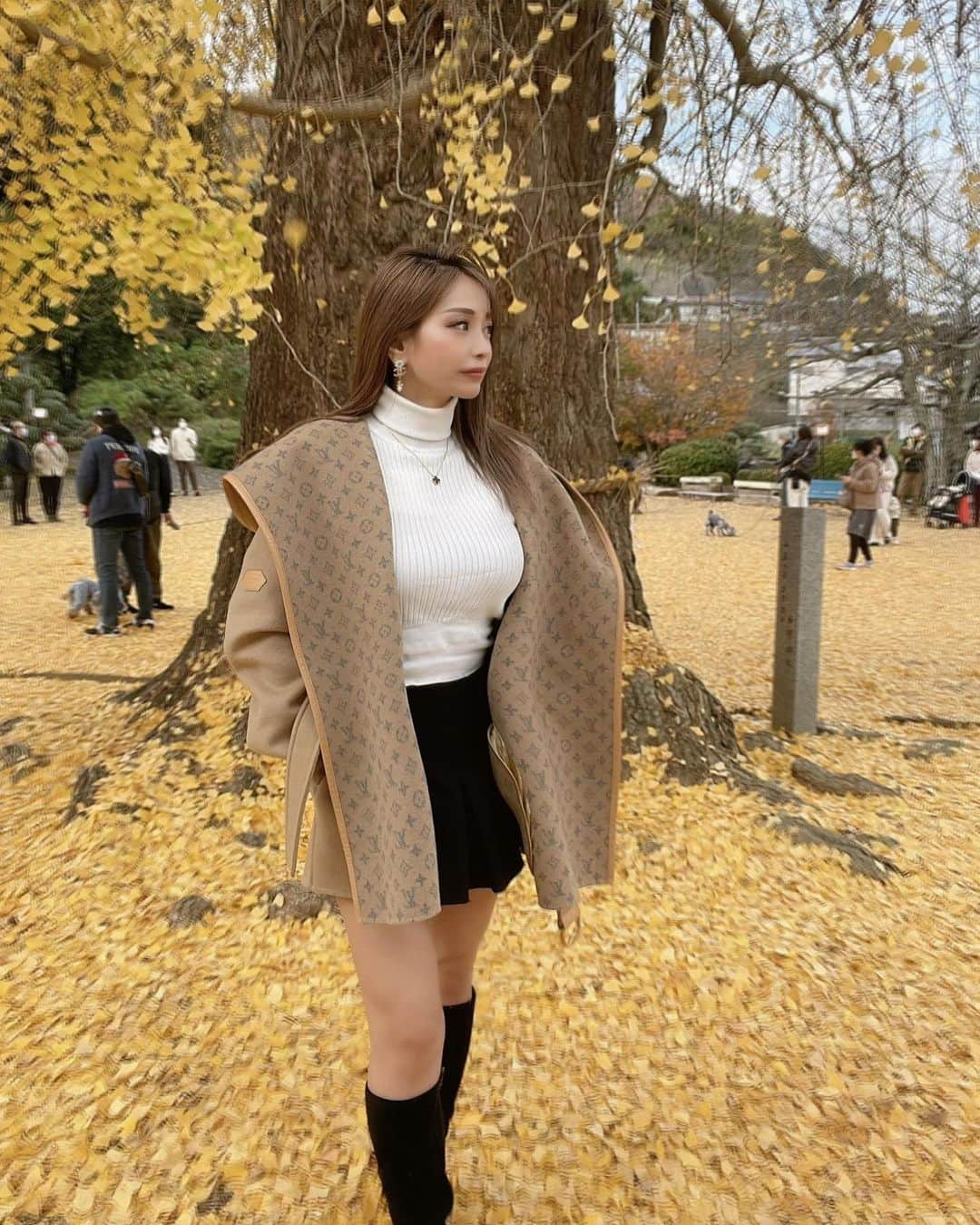 masumiさんのインスタグラム写真 - (masumiInstagram)「・ 黄色の絨毯💛💛💛 : 一気に寒くなって やっとコートの出番きた🧥🍂 : : : #銀杏 #黄色の絨毯  #fashion  #code  #instagram  #instalike  #instafashion」12月3日 19時14分 - msm1026xx