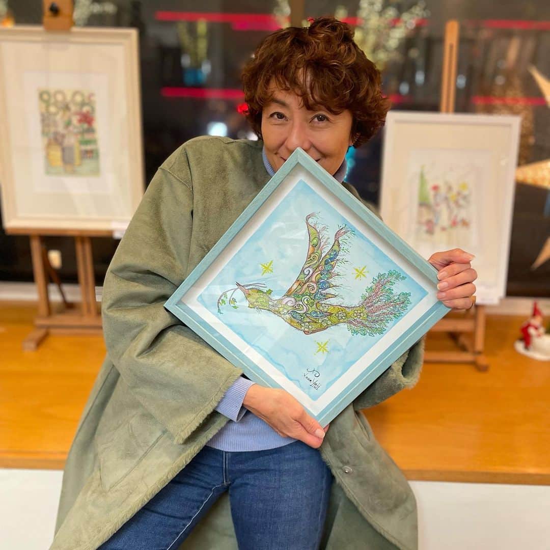 RIKACOさんのインスタグラム写真 - (RIKACOInstagram)「わーい🙌わーい @ayukihouse さんの個展に行ってきたよーそして家の仲間入りになった絵を買わせて頂きました〜アンナvibes🌿⭐️ 素敵です12/７まで個展はやっているそうです😊 詳しくはアンナさんのインスタに飛んで下さいね〜 #才能　#素晴らしい #❤️」12月3日 20時09分 - rikaco_official