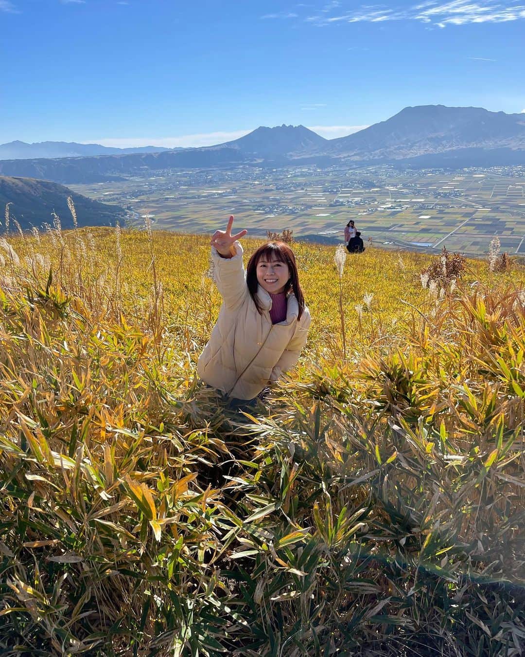 小坂温子さんのインスタグラム写真 - (小坂温子Instagram)「⛰大観峯⛰ 行けて良かった☺️🥰✨ お天気も良くて最高でした👏 #阿蘇 #阿蘇国立公園  #雄大な場所  #偉大な  #パワーをいただきました」12月3日 21時01分 - kosaka_atsuko