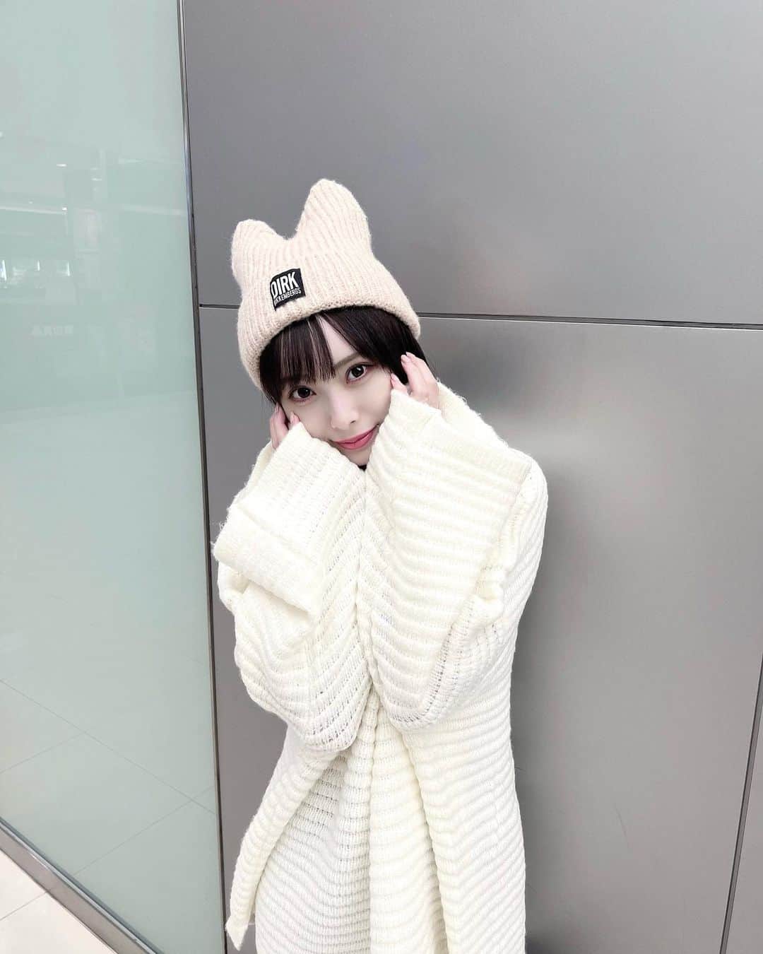 梅山恋和さんのインスタグラム写真 - (梅山恋和Instagram)「☺︎  ねこ耳ニット帽🐈‍⬛💭  どうですか〜？  #猫耳#ニット帽#ニット」12月3日 21時23分 - cocona_umeyama