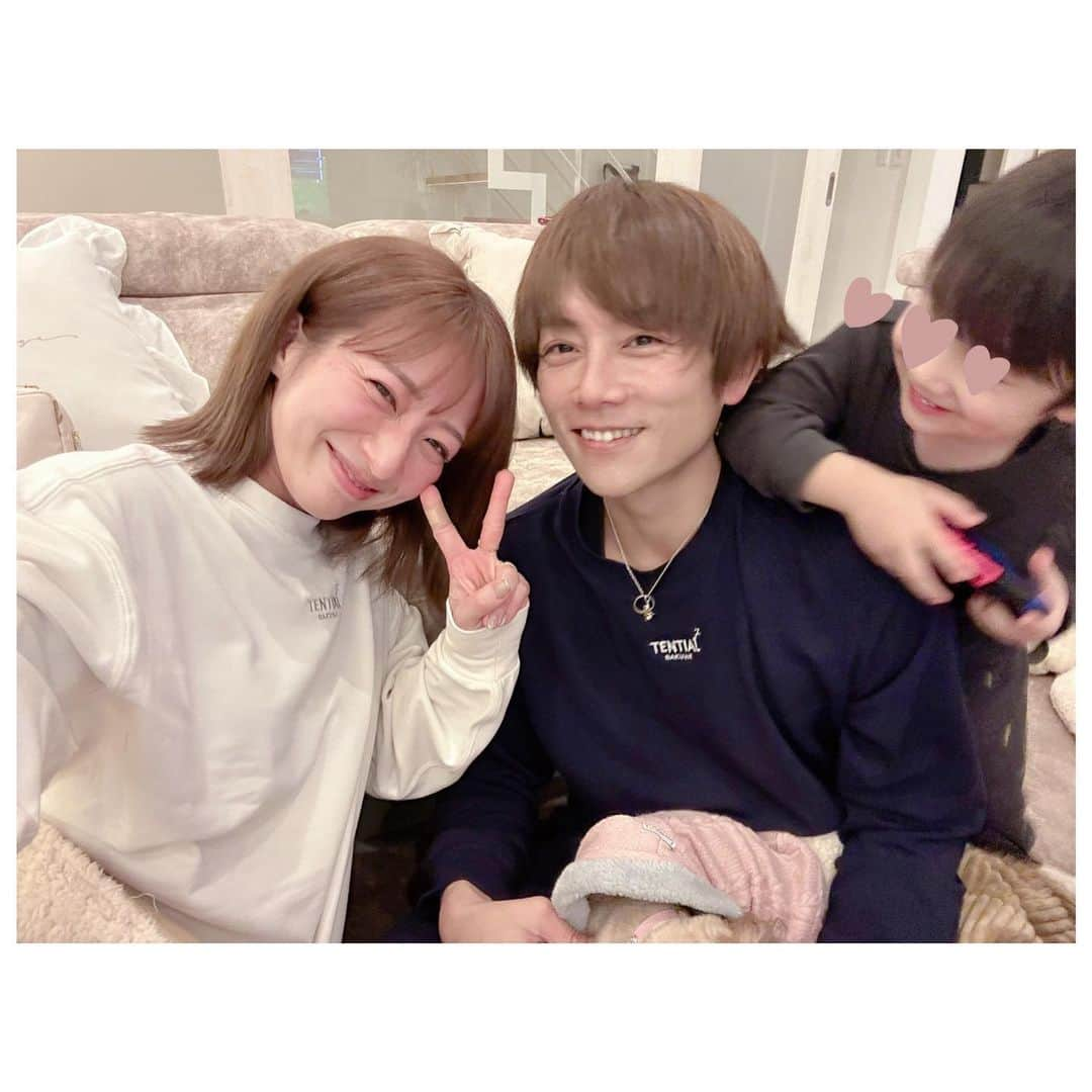 辻希美さんのインスタグラム写真 - (辻希美Instagram)「今夜は訳あってこの笑顔写真🤳からの〜私の夜食🤤💕→  🙏🤤💕🤤🙏💕」12月4日 0時52分 - tsujinozomi_official