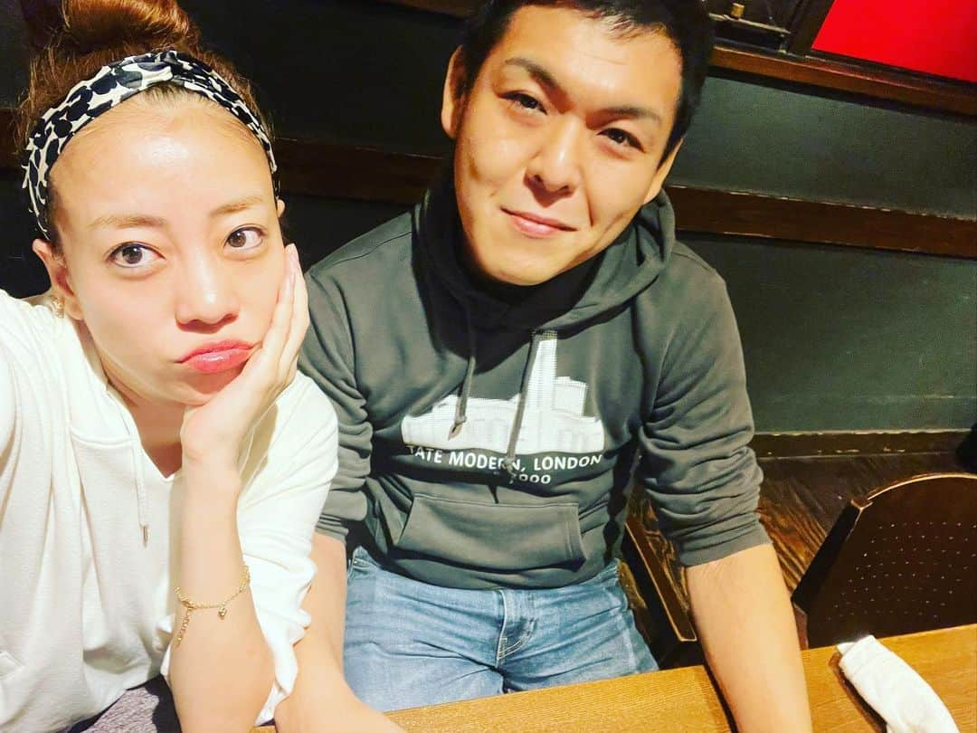 あびる優さんのインスタグラム写真 - (あびる優Instagram)「連写したのに表情変わらない人😑 優と居てそんなにつまらんと？笑  大好きだぜよ🥴😎🫶  #selfie#family#brother#friend#love#家族#幼馴染#夫婦#兄妹#同志#親友#仲間#ほぼ夫#笑」12月4日 11時19分 - yuabiru74