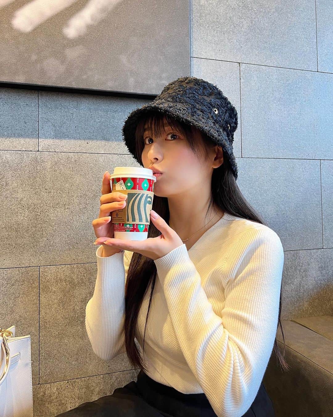 ちとせよしのさんのインスタグラム写真 - (ちとせよしのInstagram)「お仕事前乗りだったので久々に鳥栖のアウトレットに行ったよ☺︎︎ あまりの寒さにダウンを買いました！笑 安くGETできて嬉しい〜✌🏻✨  ちなみに明日からもまた同じお仕事で帰ってきます！前乗りdayは何しようかな( ͡° ͜ʖ ͡° )♡  #佐賀 #鳥栖プレミアムアウトレット #ca4la #マーメイドスカート」12月4日 11時20分 - chitose_yoshino