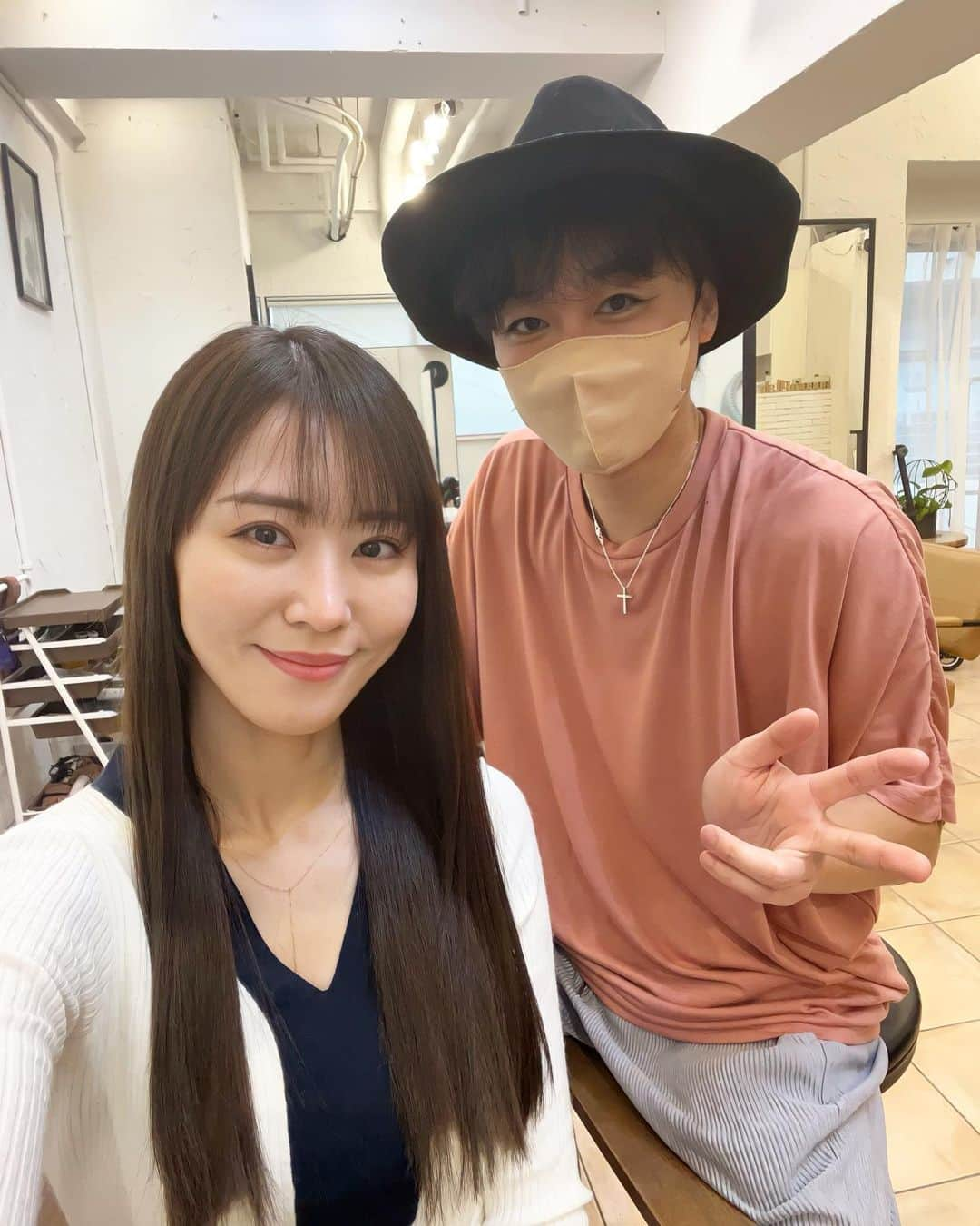 佐野真彩さんのインスタグラム写真 - (佐野真彩Instagram)「スペインから帰ってきてすぐに @accomplish_salon へ✨ 冬に向けてということで、少し暗めのカラーにしました☺️ ここの髪質改善トリートメントは、成分も配合量もその人に合わせて変えてくれるよ！ ヘアカラーとトリートメントが同時に出来るので、時短で終わるのもとても有り難い⏳  ✂︎ @accomplish_yu   👚 @tonal_official  👖 @mystrada_official   #アコンプリッシュ代官山　#accomplish代官山 #髪質改善トリートメント #代官山美容室　#水素トリートメント #tonal #mystrada #hermes」12月4日 11時54分 - sano.maya