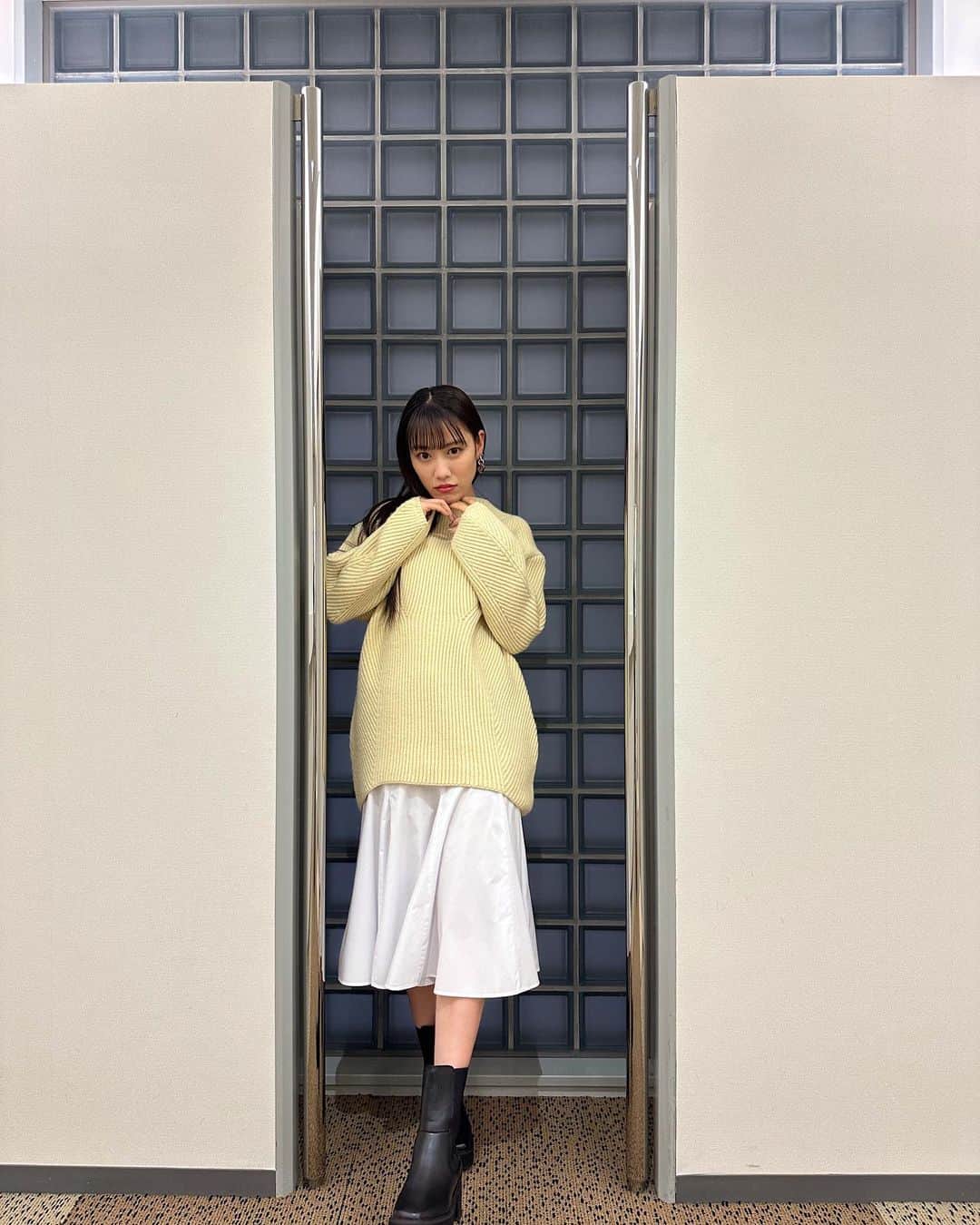 高城れにさんのインスタグラム写真 - (高城れにInstagram)「ストレートもどうですかー？  #🏅 #ストレートヘア」12月4日 15時43分 - takagireni_official