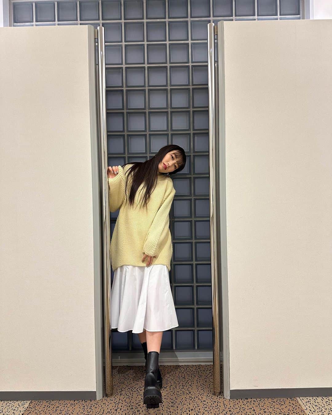高城れにさんのインスタグラム写真 - (高城れにInstagram)「ストレートもどうですかー？  #🏅 #ストレートヘア」12月4日 15時43分 - takagireni_official