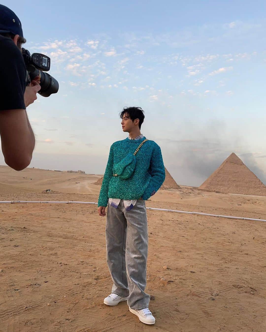 チャ・ウヌさんのインスタグラム写真 - (チャ・ウヌInstagram)「Cairo🏜️ #diormenfall」12月4日 17時39分 - eunwo.o_c