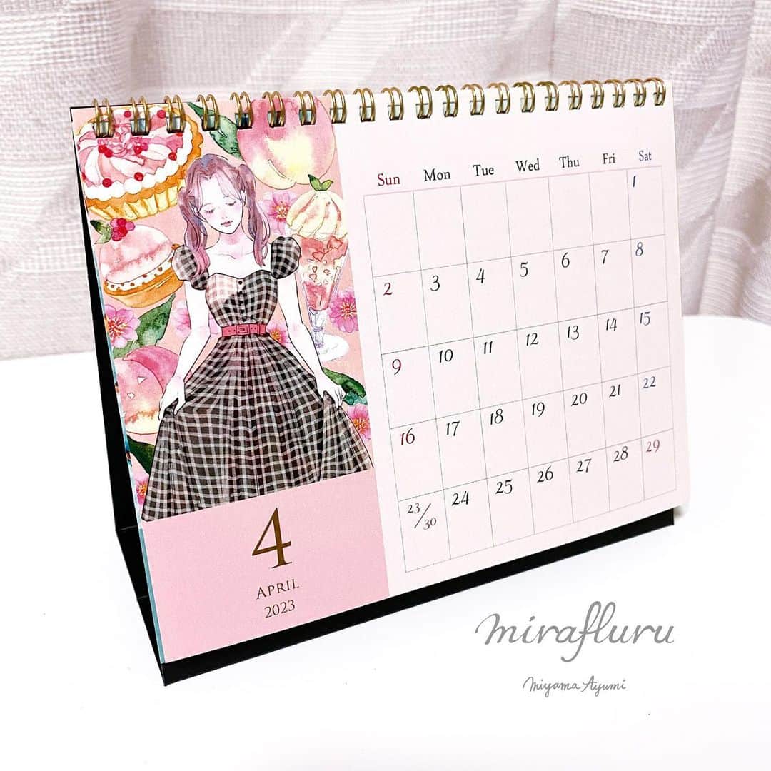 miya(ミヤマアユミ)さんのインスタグラム写真 - (miya(ミヤマアユミ)Instagram)「2023年卓上カレンダー お菓子やフルーツと女の子がテーマです🍨🍰 発色良く綺麗に仕上がりました。 来年１年間、お供させて頂けたら嬉しいです。 残り20冊程だと思います。  https://minne.com/@miya-artwork  #ミヤマアユミのイラストアプリ コラボカレンダーです。 アプリではフレームと女の子がランダムで入れ替わるガチャなどがあります。無料で遊べるタロット占いも🔮  #カレンダー #カレンダーイラスト #2023年カレンダー #2023年 #calender  #水彩 #watercolor #透明水彩  #artwork #art #illust #illustration #draw #illustrator #イラスト #イラストレーター #miyamaayumi #ミヤマアユミ #fashion #メイク #face #デジタルイラスト #ガールズイラスト #digitalart #イラストグラム #fashion #ファッション #ファッションイラスト #ファッションイラストレーション #ガールズイラスト」12月4日 19時16分 - miya78pic