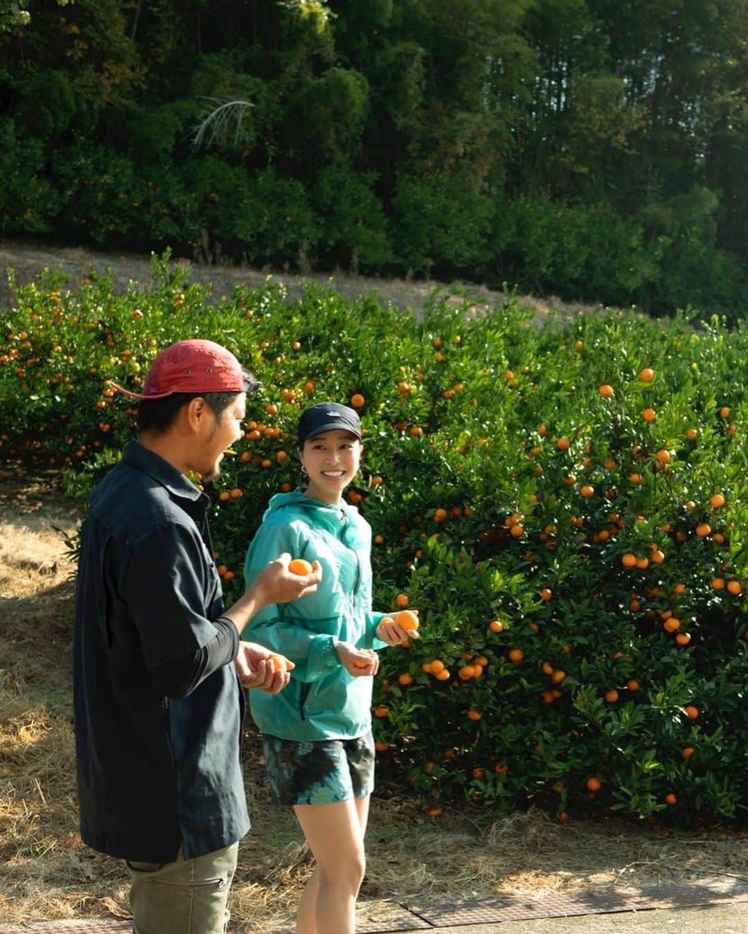 福内櫻子さんのインスタグラム写真 - (福内櫻子Instagram)「せとだレモンマラソン🍋 @setoda_marathon  メインビジュアルを務めさせて頂いています！ また、ランナーとしての大会のカタチと、環境負担低減への取り組みのアドバイスも少しだけさせて頂き、携わっています。  瀬戸田の魅力たっぷりのハーフマラソン大会です🍋  本日開催された湘南国際マラソンの姉妹大会となる、せとだレモンマラソン。🍋 湘南国際マラソンはマイボトルを持って走る取り組みをした世界初のマラソン大会です。以前から気になっていたマラソン大会で発生するごみ問題。マイボトルを持って走ることにより紙コップなどを使わずにプラスチックの削減やポイ捨てなどのゴミ問題の解決に！！すごい🎉🎉🎉 (詳しくは湘南国際マラソンの取り組み調べてみてね！)  瀬戸田レモンマラソンでも同様に マイボトルを持って走ります！  実際にボトル自体は軽くてズボンに入れれば気になりませんよ！  さてさて、そんなせとだレモンマラソンの魅力をお話しするトークイベントが12月開催されます！  よかったら来てくださいね😌  ■THE NORTH FACE Sphereにてトークイベントを開催  せとだレモンマラソンのオフィシャルパートナーであるThe North Face（株式会社ゴールドウィン）「THE NORTH FACE Sphere」にて、大会説明会を開催いたします。大会概要のほか、ゲストスピーカーを迎え、開催地である瀬戸田の魅力や環境負荷低減の取り組みについてご紹介。  開催日：12月17日（土） 時間：16:00〜17:00（15:30受付開始） 定員：15人 内容：大会概要、瀬戸田の魅力、ランニングの始め方と出場までの準備 ゲストスピーカー：福内櫻子（ランニングコーチ / モデル）  photo by @akira_yamada_photography」12月4日 19時32分 - sakurako_fukuuchi