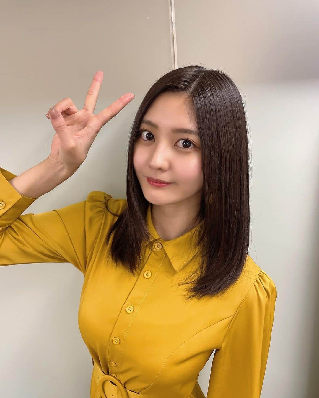 林ゆめさんのインスタグラム写真 - (林ゆめInstagram)「黄色衣装💛  今乾燥で声がやられてもう5日間くらいずっとハスキーボイス😂 みんなも季節の変わり目気をつけてね😌🤍  12月もよろしくね🫶🏻」12月4日 19時44分 - ___yuume.18