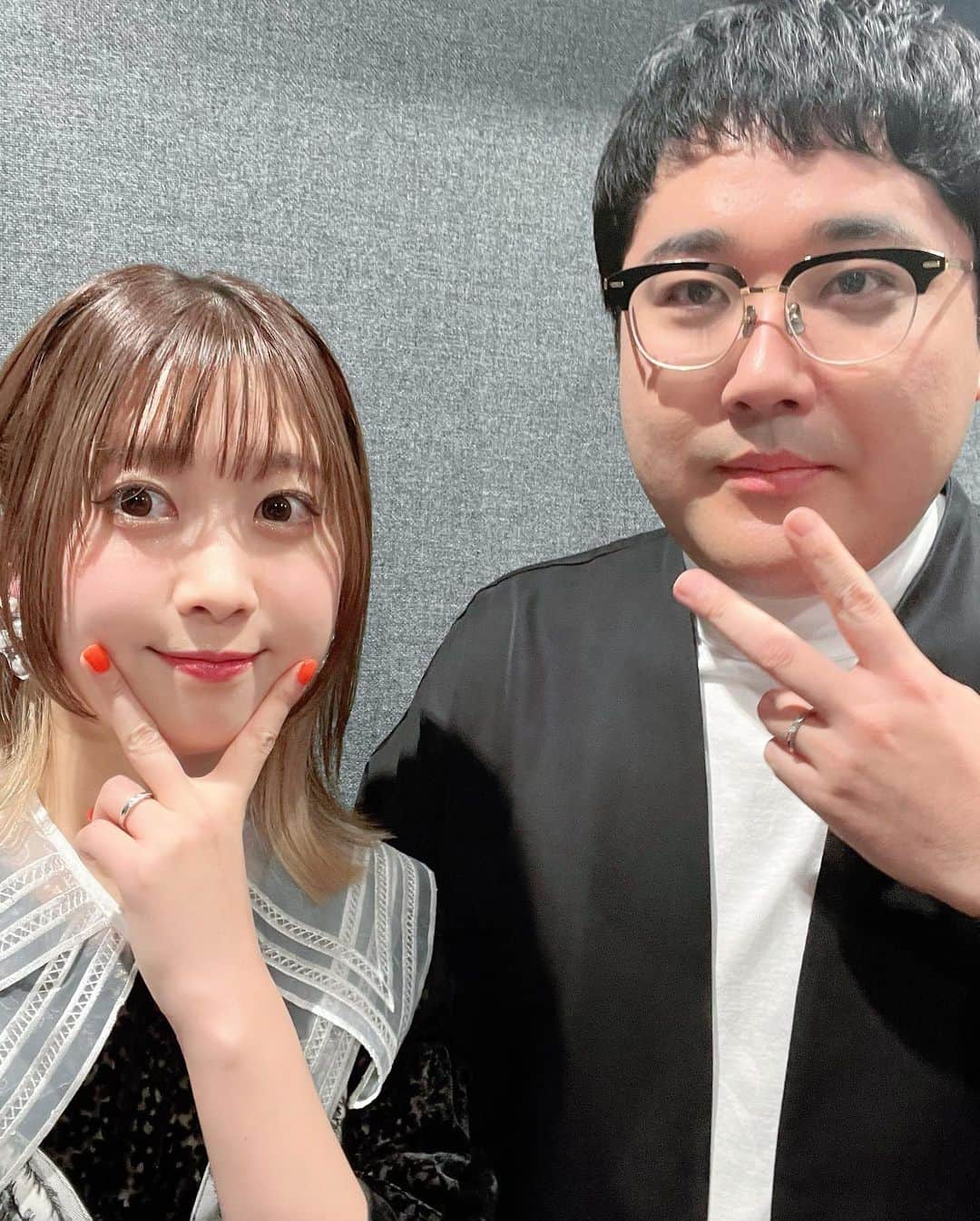 いとくとらさんのインスタグラム写真 - (いとくとらInstagram)「⠀ 🖤⠀ ⠀ 本日23時半からAbemaにて配信される⠀ 恋愛トーク ...