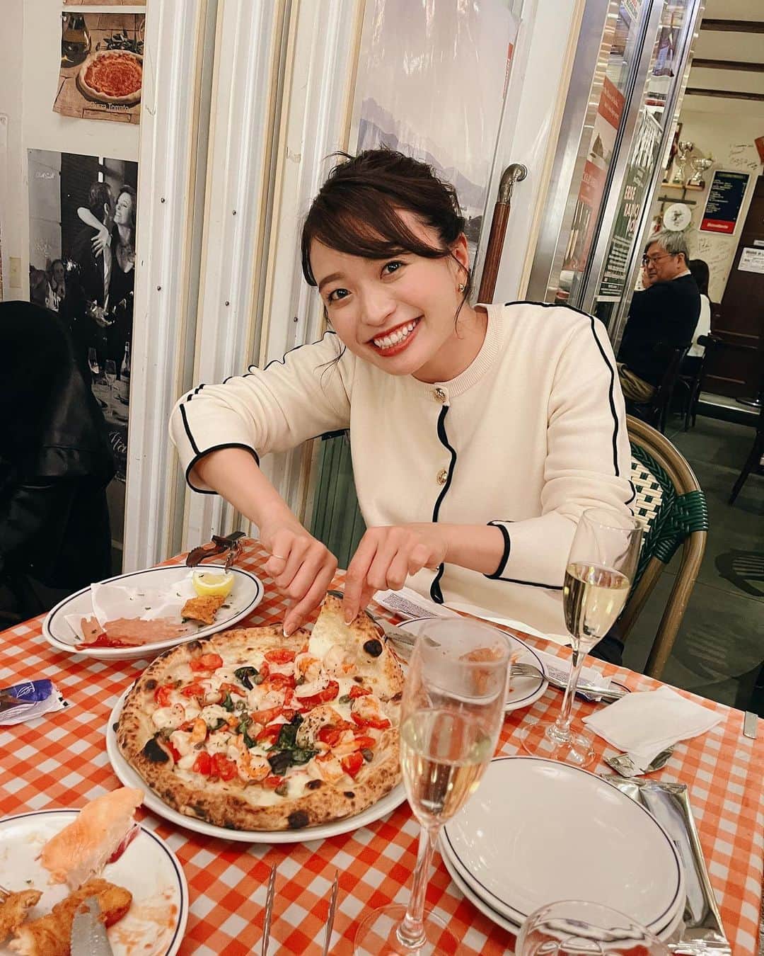 中谷萌さんのインスタグラム写真 - (中谷萌Instagram)「だいすきガエターノ🍕  だいすきな友達と美味しいご飯は幸せですね😌🍕  みなさんのおすすめのピザ屋さん 教えてください🍕🍕  #頭のてっぺんからなんか出てる」12月4日 22時45分 - n_moepi_fbs