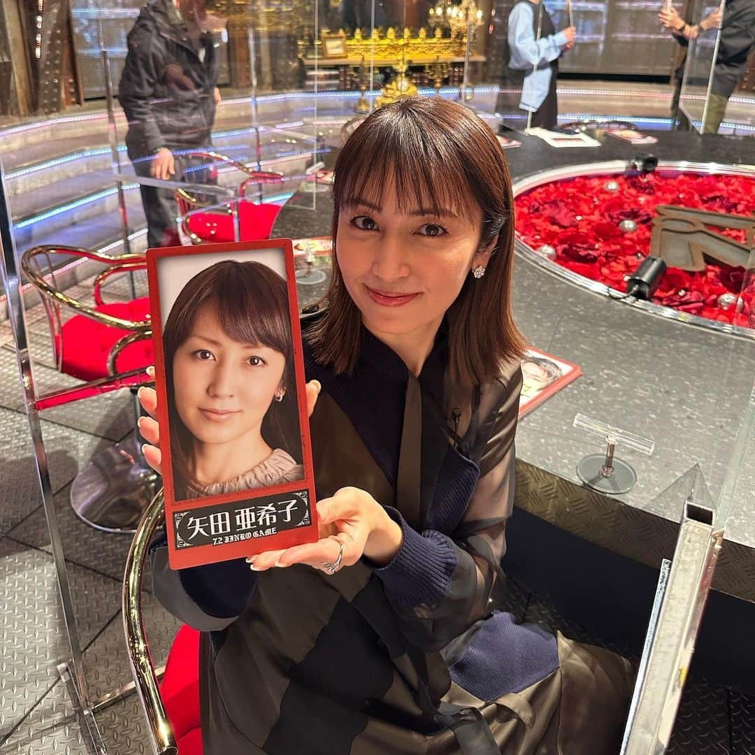 矢田亜希子さんのインスタグラム写真 - (矢田亜希子Instagram)「楽しかったーーー！！！ #ななにー#abematv #生放送#人狼#人狼ゲーム#楽しすぎた#またやりたい‼︎#abemaで視聴できます 衣装のワンピース @sacaiofficial  可愛い💕 ジュエリー💎 @chopard  キラキラ💎💗可愛すぎた💎 靴 @jimmychoo  なんて可愛い💕リボンのお靴🎀」12月4日 23時28分 - akiko_yada